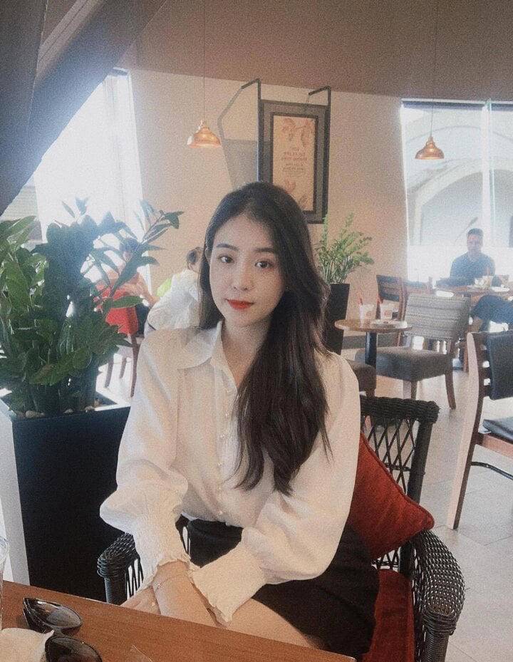 Sau Doãn Hải My, thêm một &#34;đại tiểu thư&#34; gia nhập làng WAGs Việt, nhan sắc xinh đẹp rạng rỡ đầy tri thức - 10