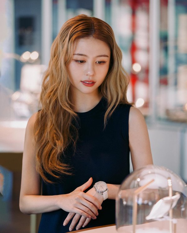 Con gái &#34;nữ hoàng gợi cảm&#34; đẹp vượt trội từ trong trứng, chỉ thay đổi một điểm liền kém sang - 6