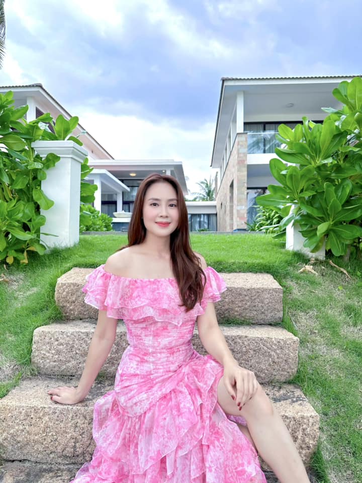 Học hội mỹ nhân &#34;Vũ trụ VTV&#34; mặc đẹp cả hè chỉ với công thức &#34;2 áo - 2 váy&#34; - 12