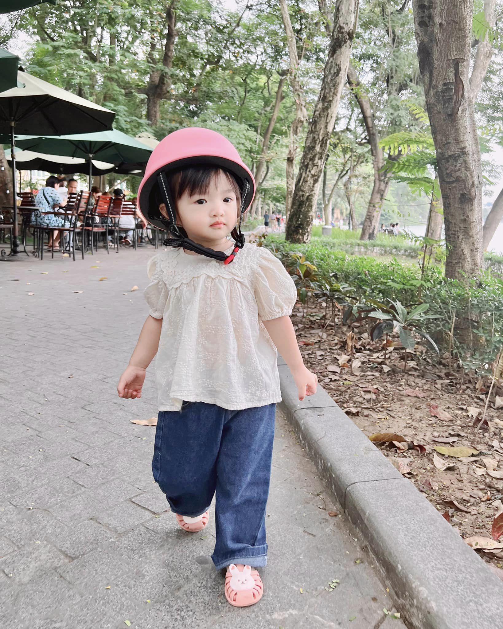 Ái nữ nhà Đông Nhi và Ông Cao Thắng mới 4 tuổi đã có tủ váy áo chẳng kém cạnh mẹ - 9
