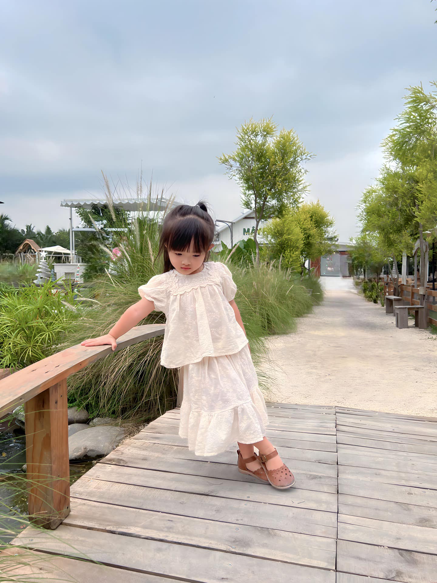 Ái nữ nhà Đông Nhi và Ông Cao Thắng mới 4 tuổi đã có tủ váy áo chẳng kém cạnh mẹ - 11