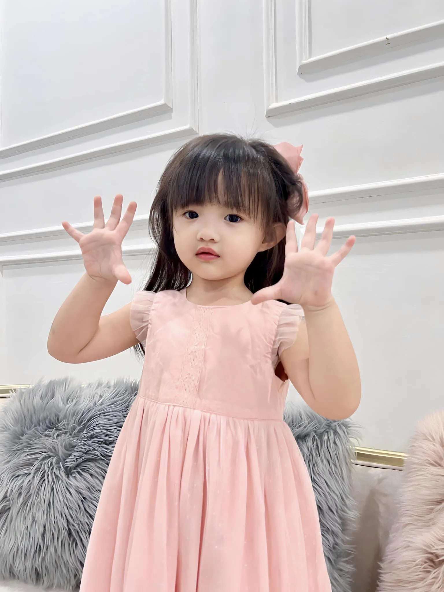 Ái nữ nhà Đông Nhi và Ông Cao Thắng mới 4 tuổi đã có tủ váy áo chẳng kém cạnh mẹ - 6