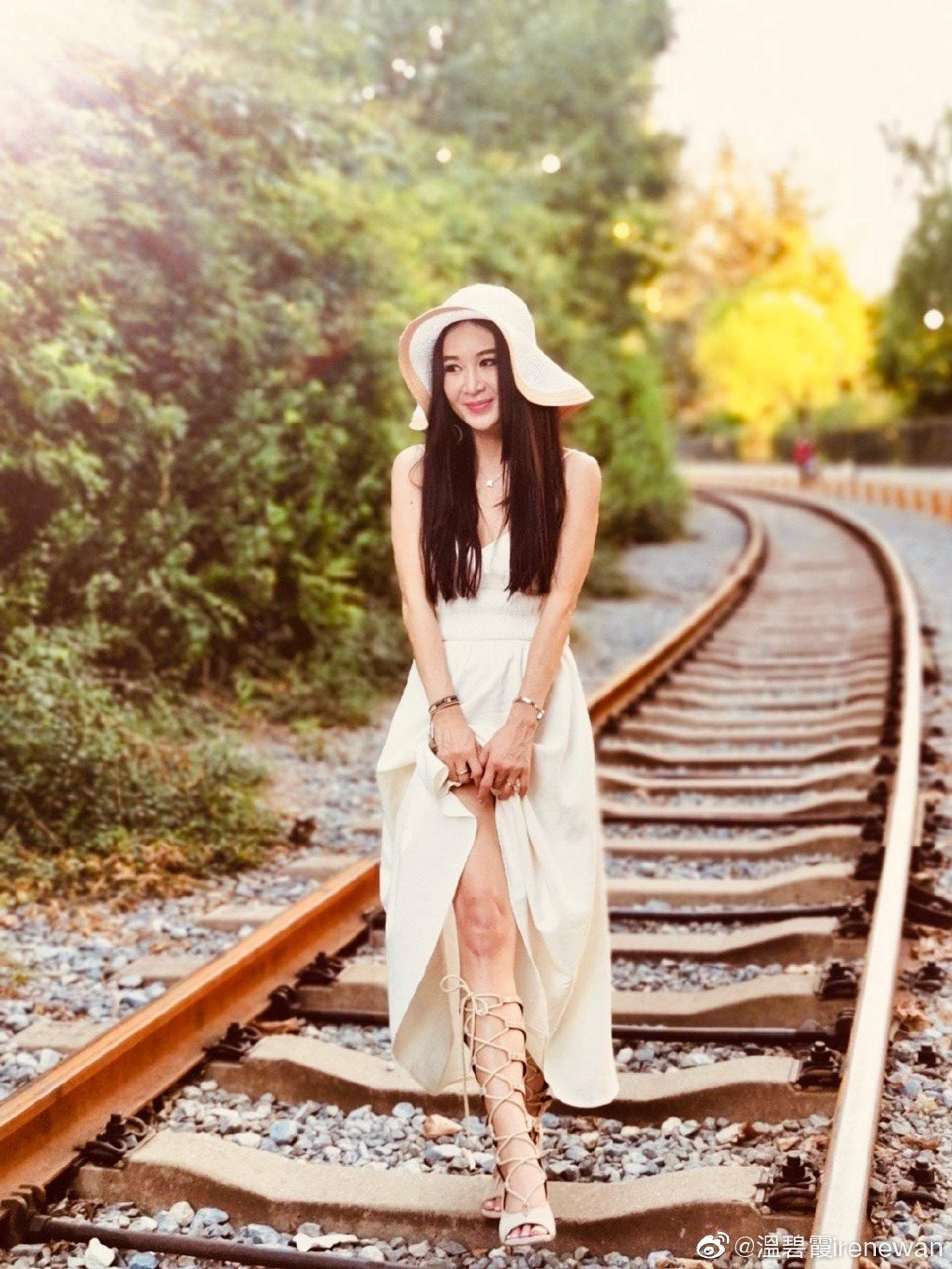 "Phan Kim Liên" quyến rũ nhất màn ảnh, U60 tự nhận đẹp như thiếu nữ nhưng bị soi vóc dáng thực ngỡ ngàng - 9