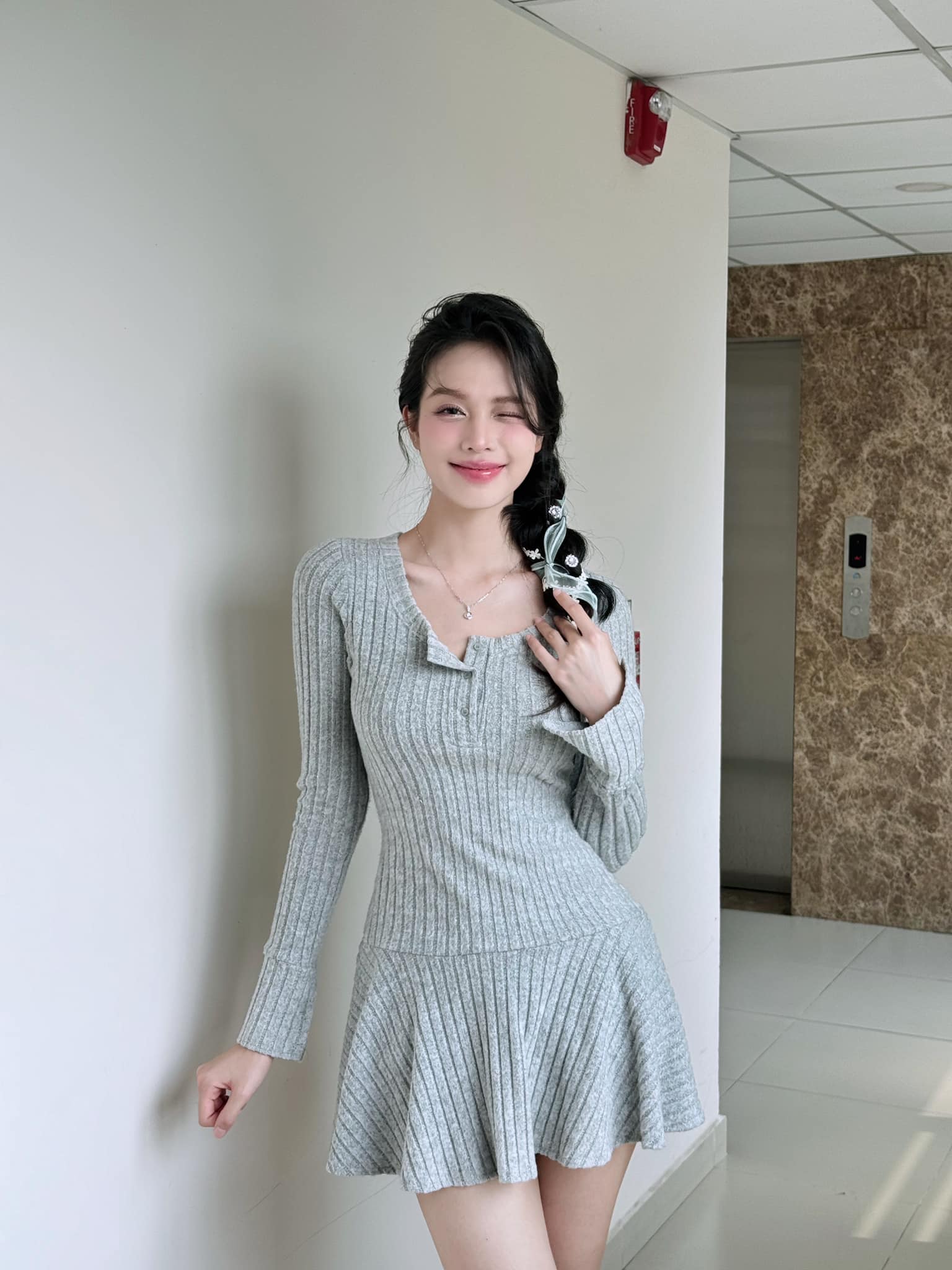 Hoa hậu 10X sống một mình xa nhà vẫn là gái ngoan, mê diện đồ cut-out một cách tinh tế - 15