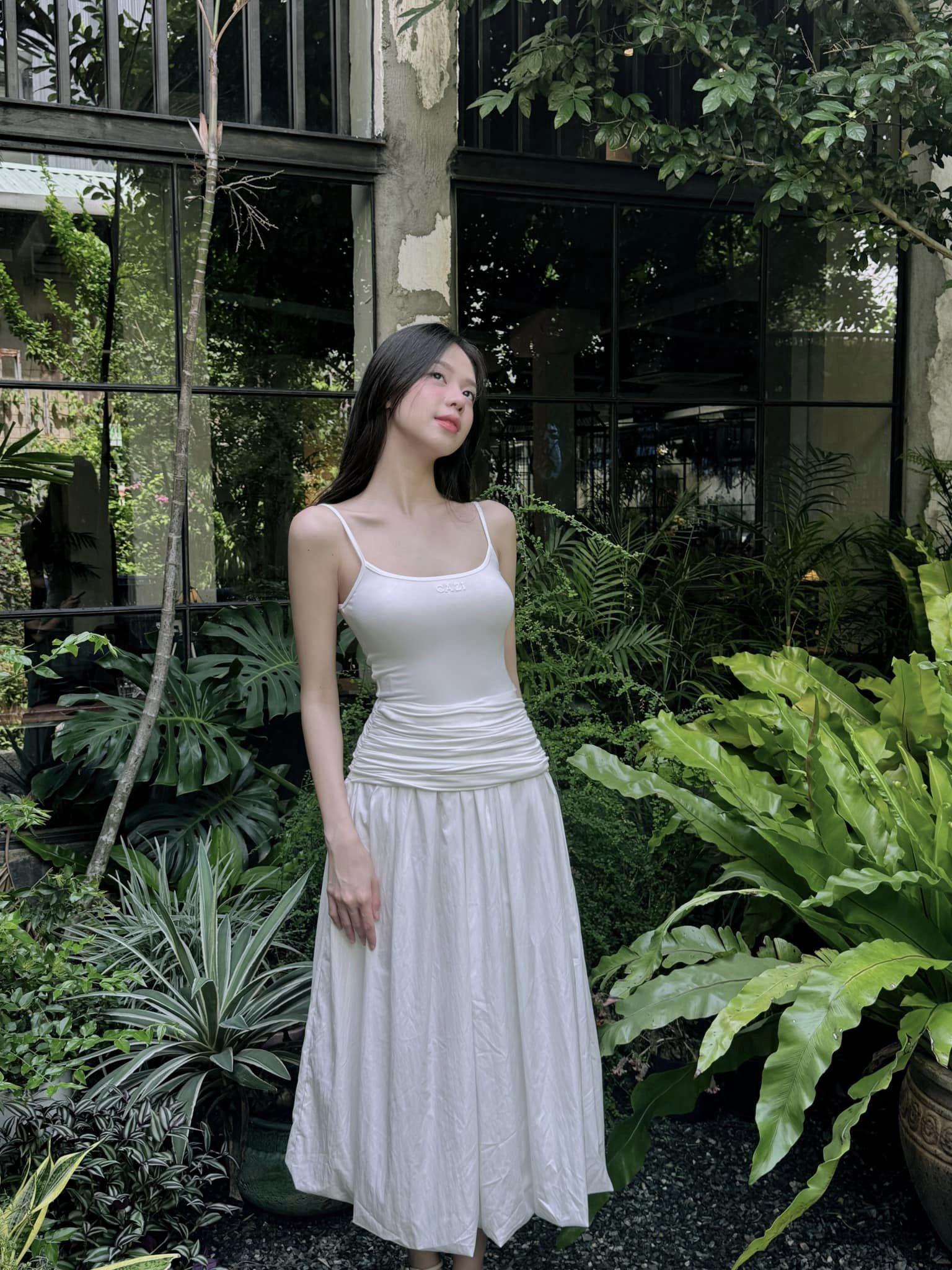 Hoa hậu 10X sống một mình xa nhà vẫn là gái ngoan, mê diện đồ cut-out một cách tinh tế - 12