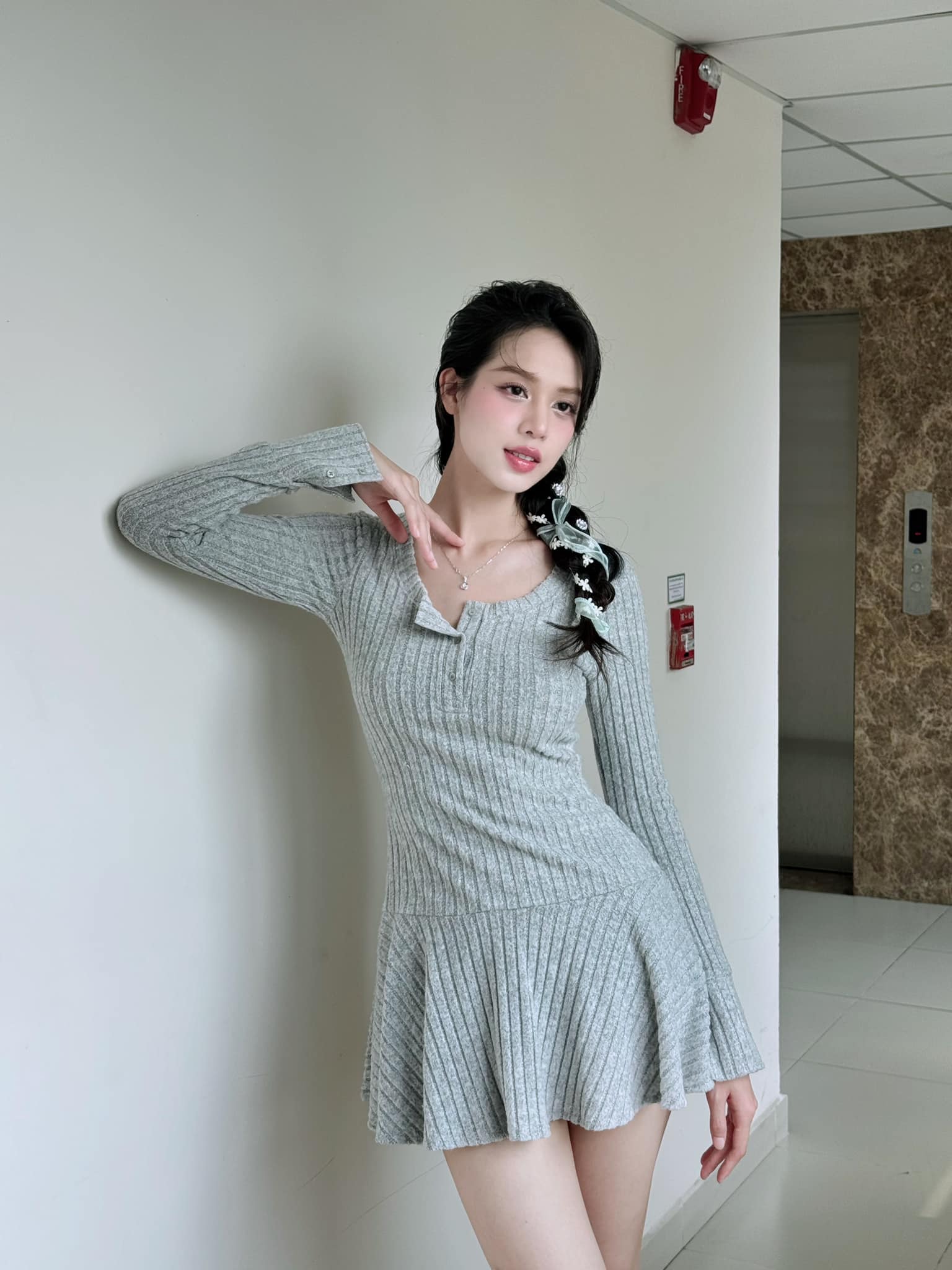 Hoa hậu 10X sống một mình xa nhà vẫn là gái ngoan, mê diện đồ cut-out một cách tinh tế - 16