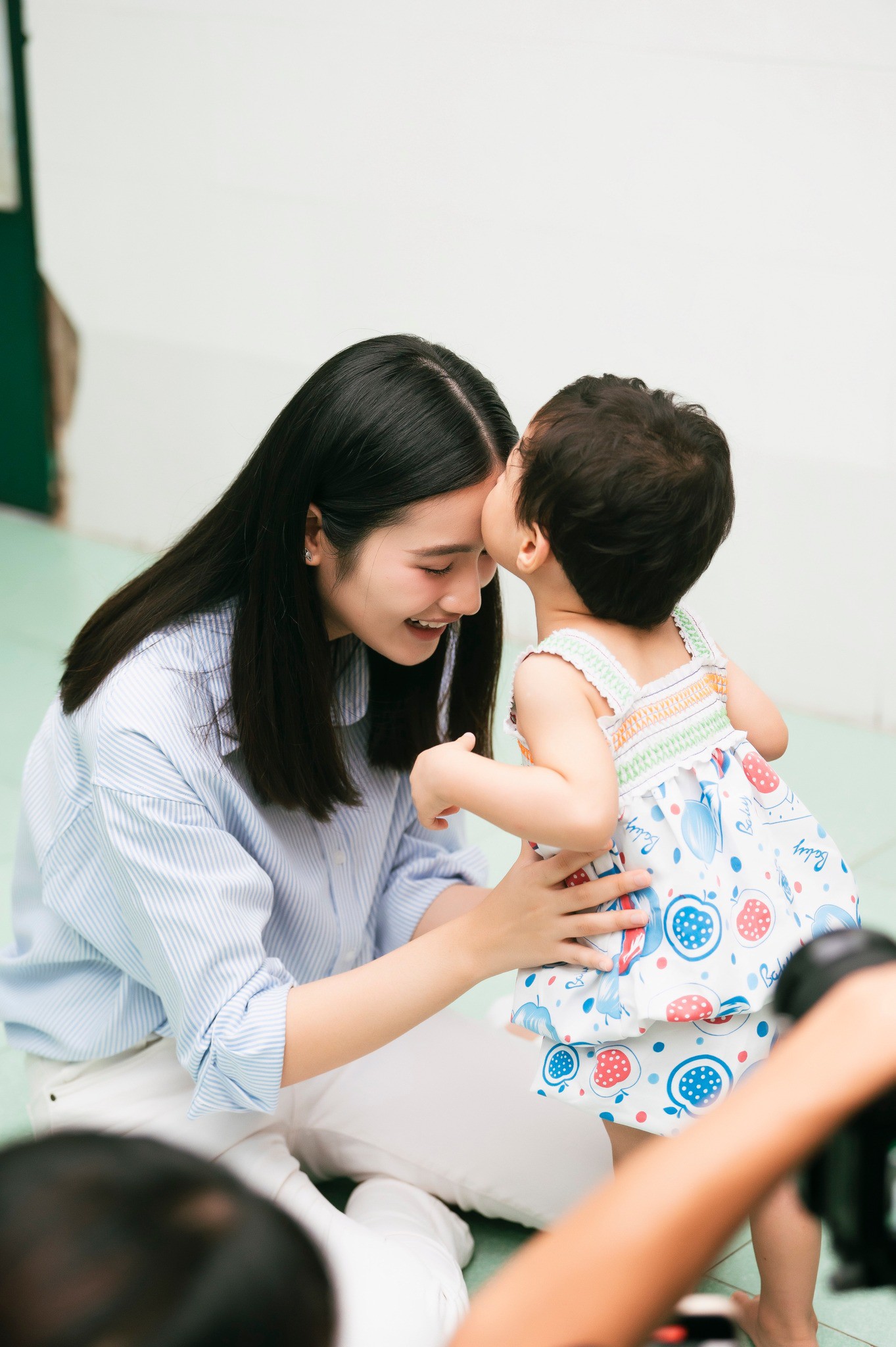 Khác hẳn ngày ra sân bay đi du học, hoa hậu Ý Nhi nay dự thảm đỏ với nhan sắc làm CĐM &#34;quay xe&#34; - 13