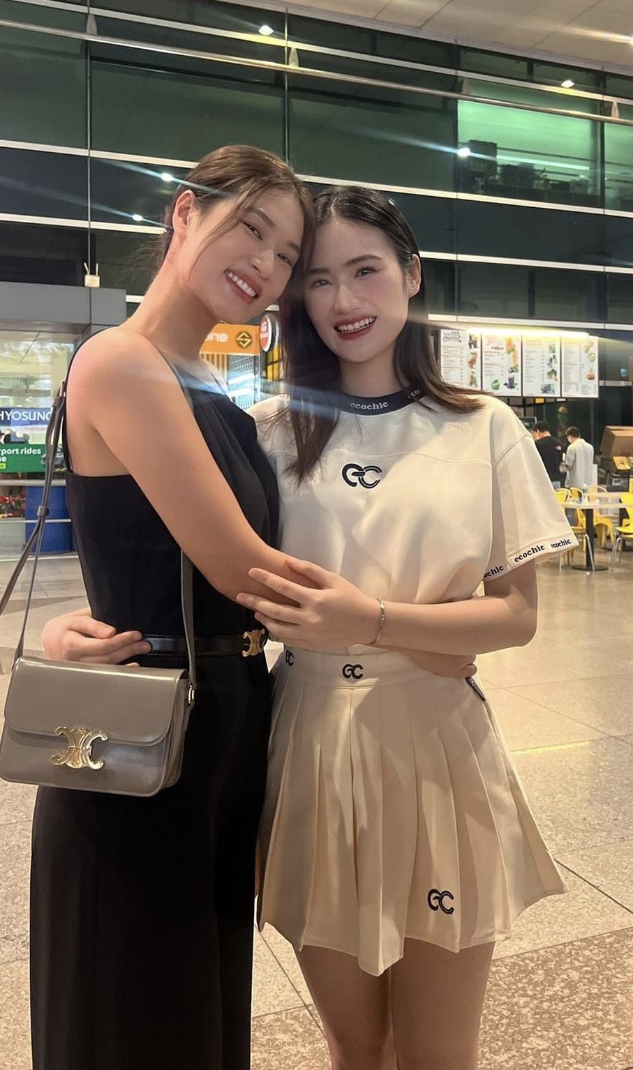 Khác hẳn ngày ra sân bay đi du học, hoa hậu Ý Nhi nay dự thảm đỏ với nhan sắc làm CĐM &#34;quay xe&#34; - 2