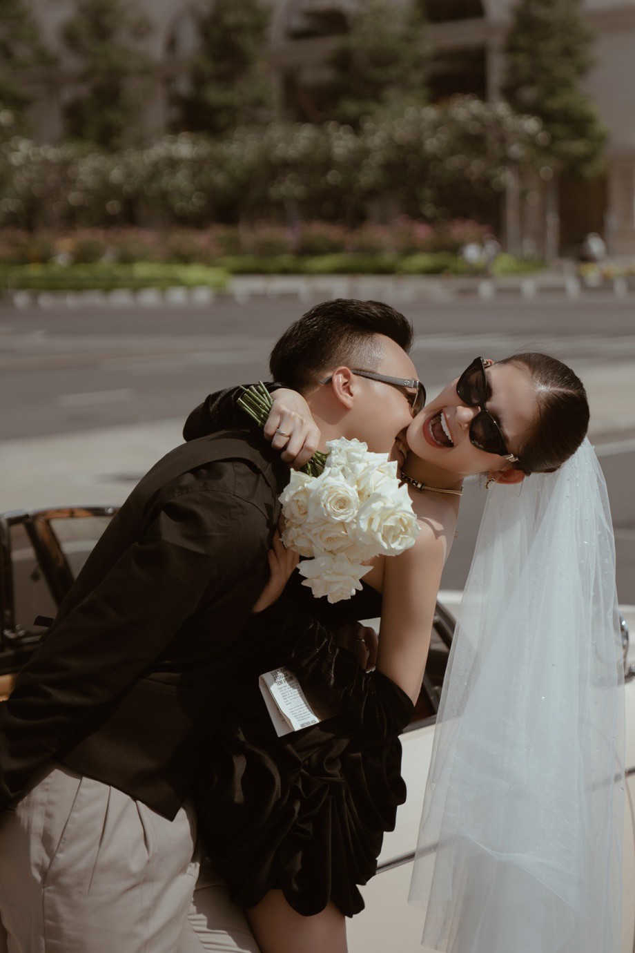 Ngân Anh và chồng mặc lại đồ cưới chụp ảnh, nhưng thành viên nhí mới là người mẫu được chú ý nhất - 3