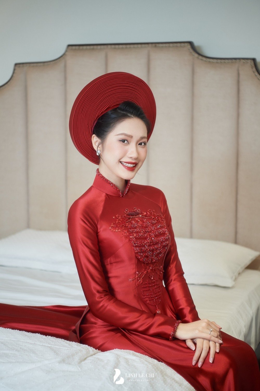 Combo áo dài đỏ từ đầu đến chân của các cô dâu Việt, Midu và Doãn Hải My hút mọi ánh nhìn - 5