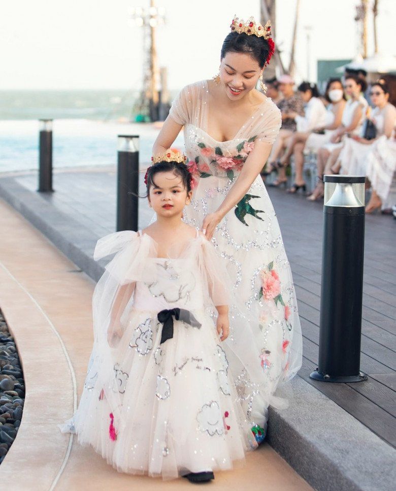 Không phải Ý Nhi, đây là Hoa hậu thế giới tương lai được Miss World ưu ái, có bố mẹ thế lực &#34;khủng&#34; - 11