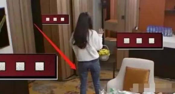 Dương Mịch chân dài 1m nuột nà, nhưng hiếm khi diện quần jeans, fan phát hiện lý do mới vỡ lẽ - 5