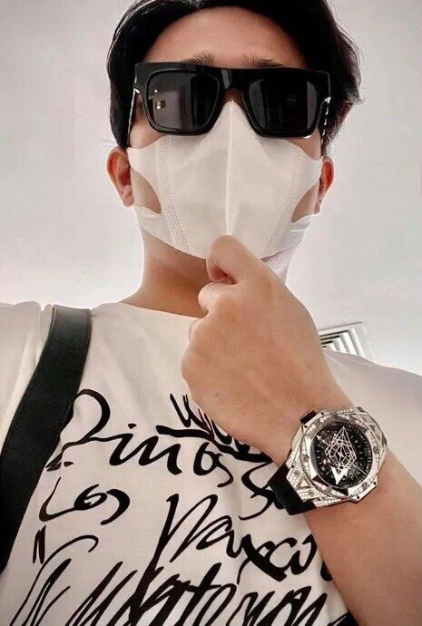 Trấn Thành đeo trang sức nhiều và điệu đà hơn cả vợ khi cùng đi ăn tối - 12