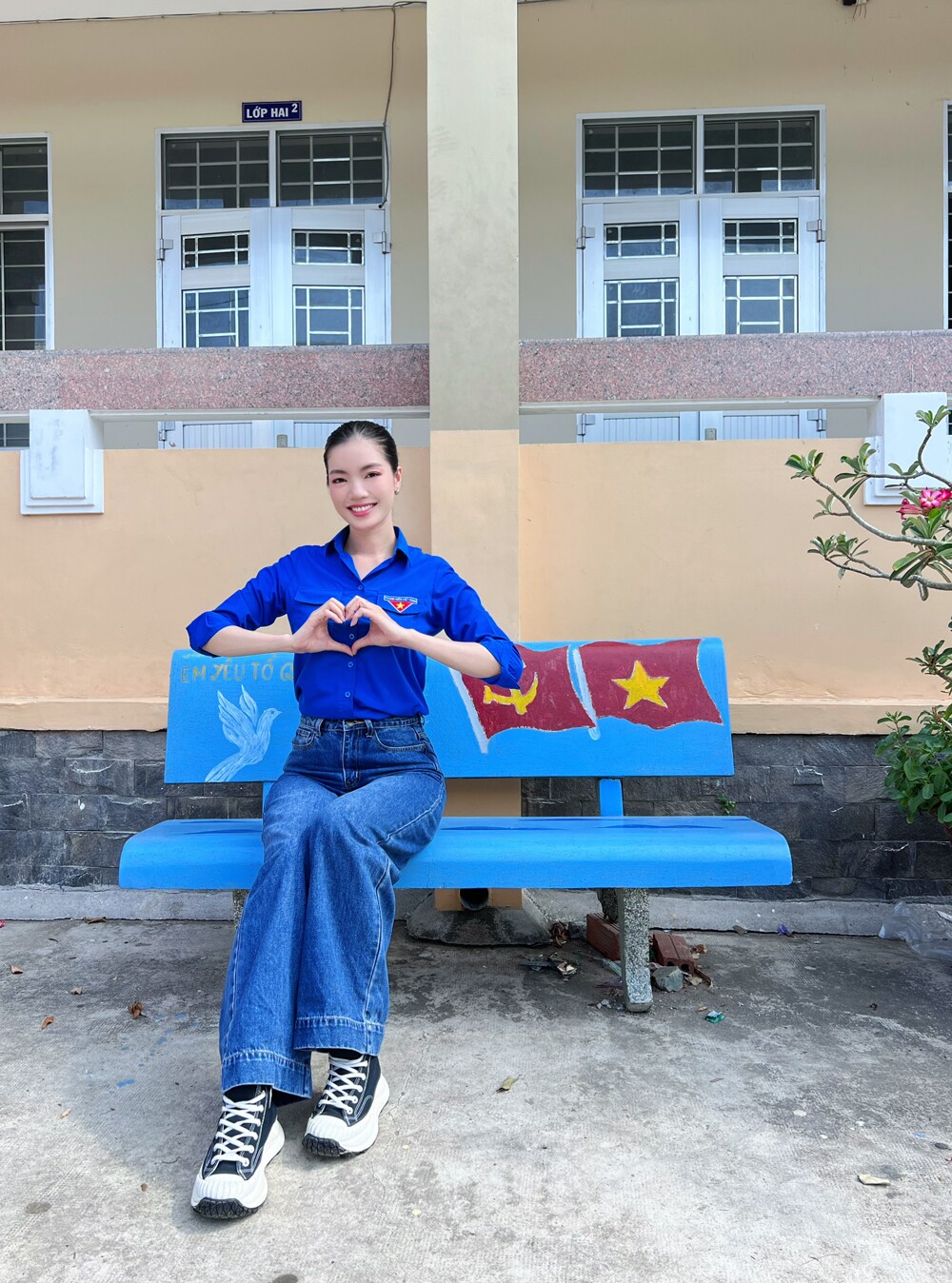 Điểm danh những nàng hậu mừng đại lễ 30/4 - 1/5 với những bộ trang phục giản dị mà hết sức ý nghĩa - 11