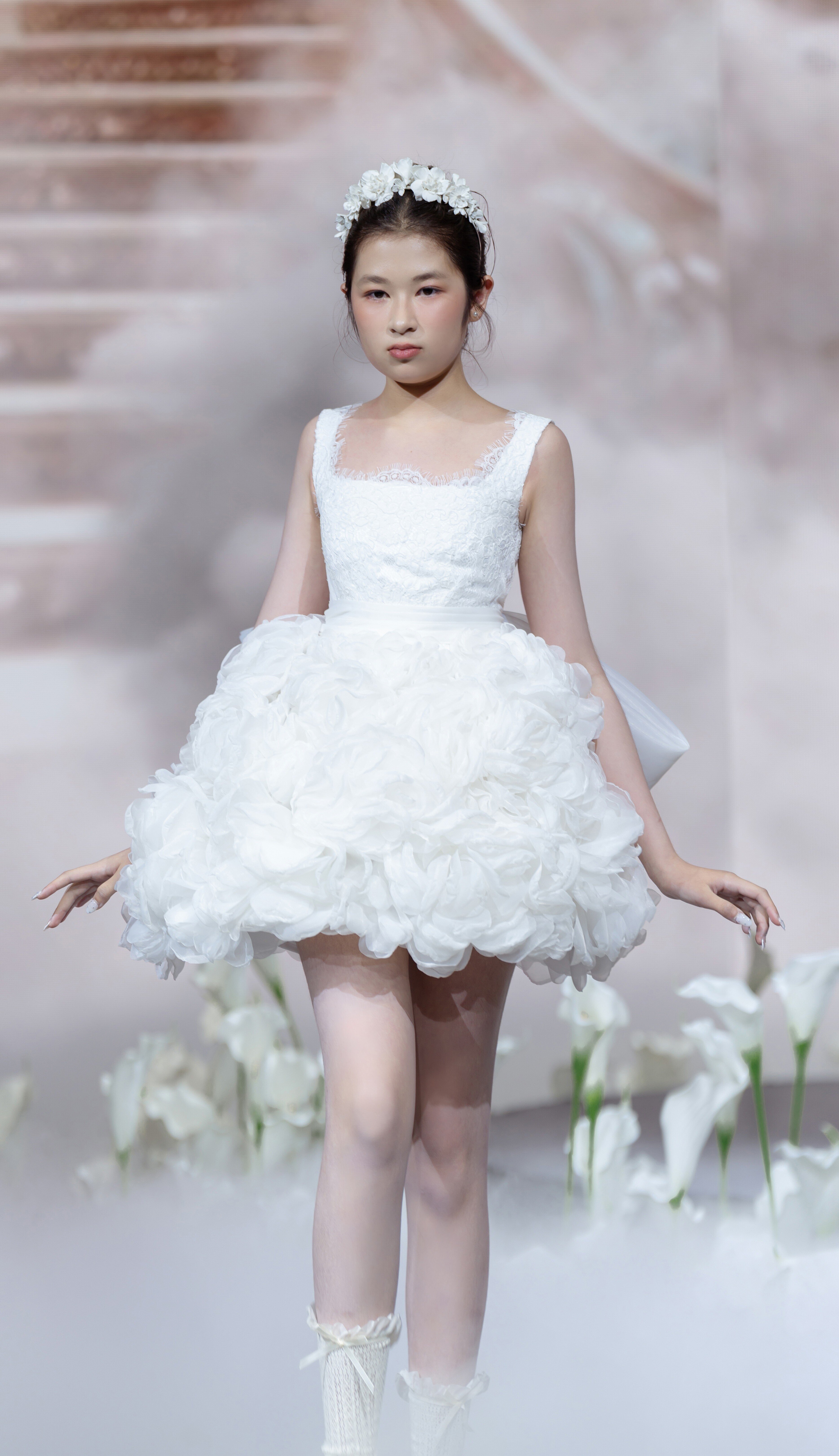 Con gái Huy Khánh nối nghiệp mẹ, 13 tuổi làm người mẫu thần thái không kém dàn mỹ nhân đình đám - 1
