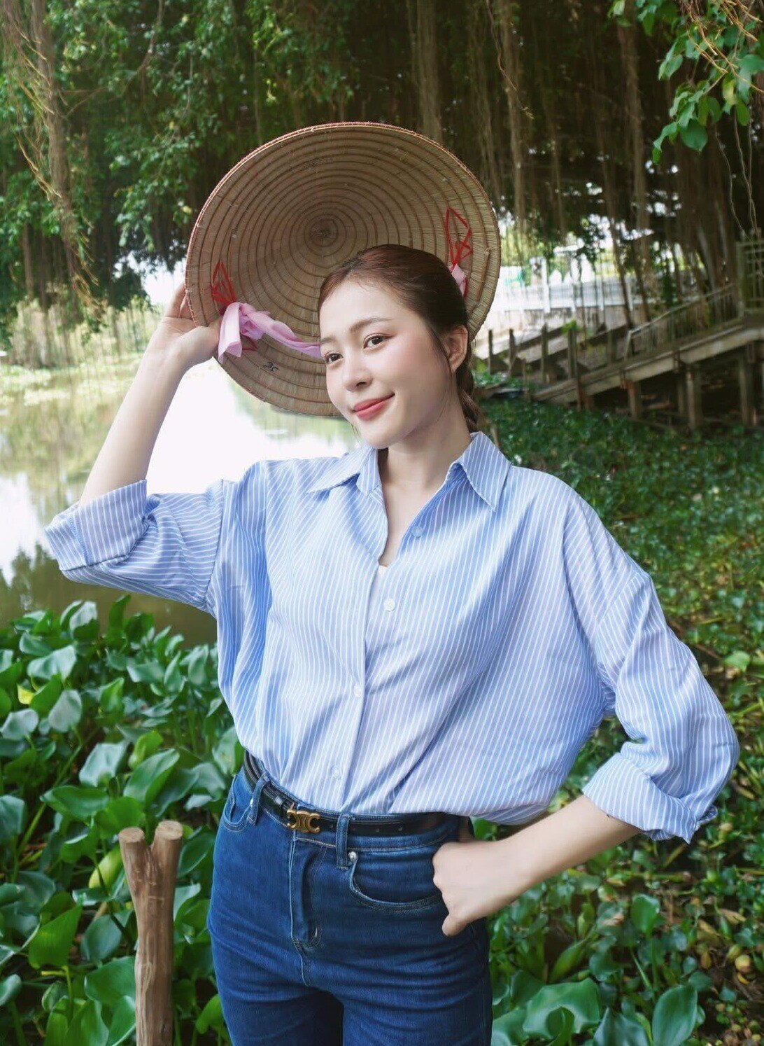 Xuất hiện mỹ nhân tựa như chị em với Đặng Thu Thảo, diện chung một mẫu đầm nhan sắc mười phân vẹn mười - 7