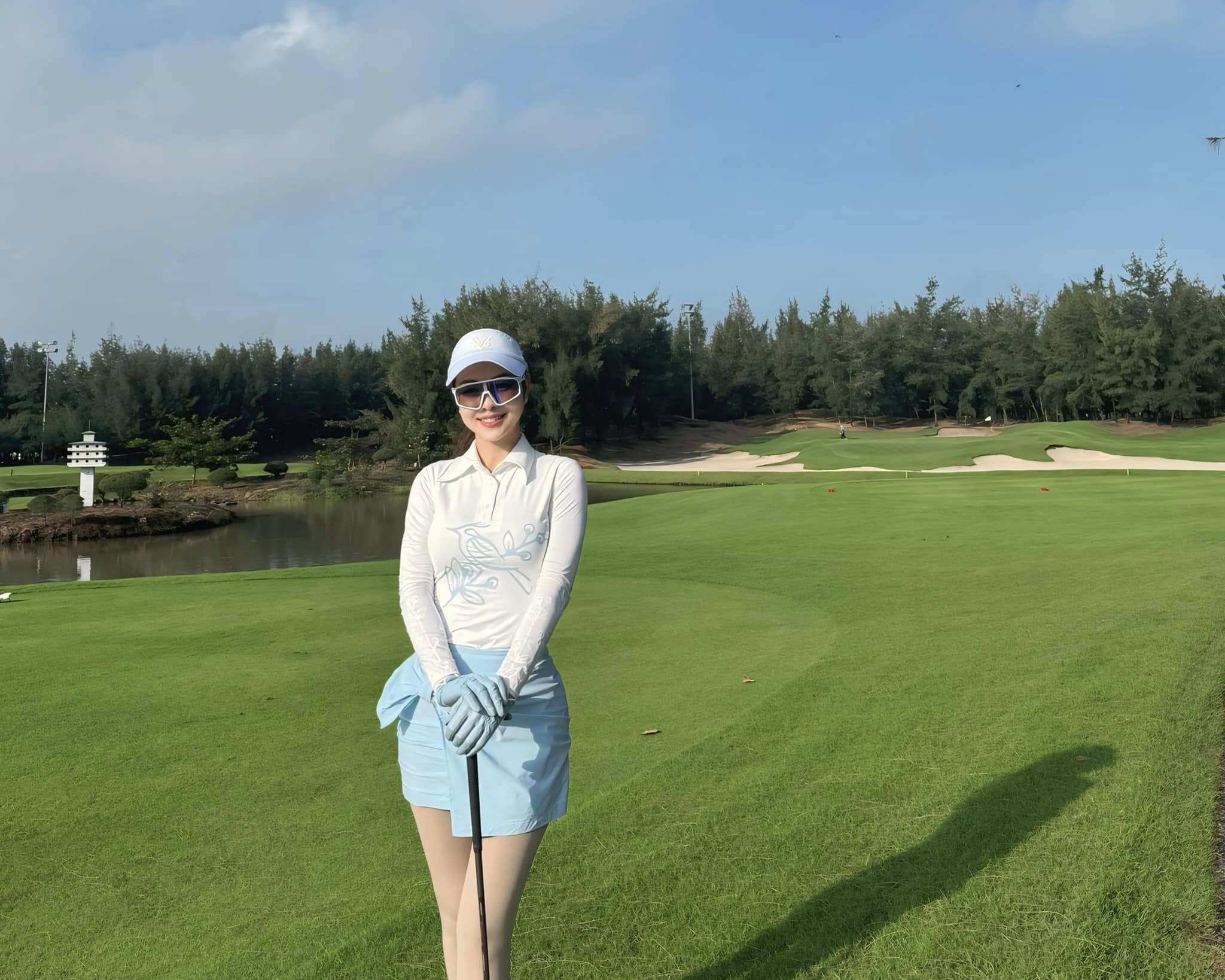 Outfits thể thao ngày hè của sao: Năng động hút ẩm nhưng phải khoe được đường cong hút mắt như thế này! - 11