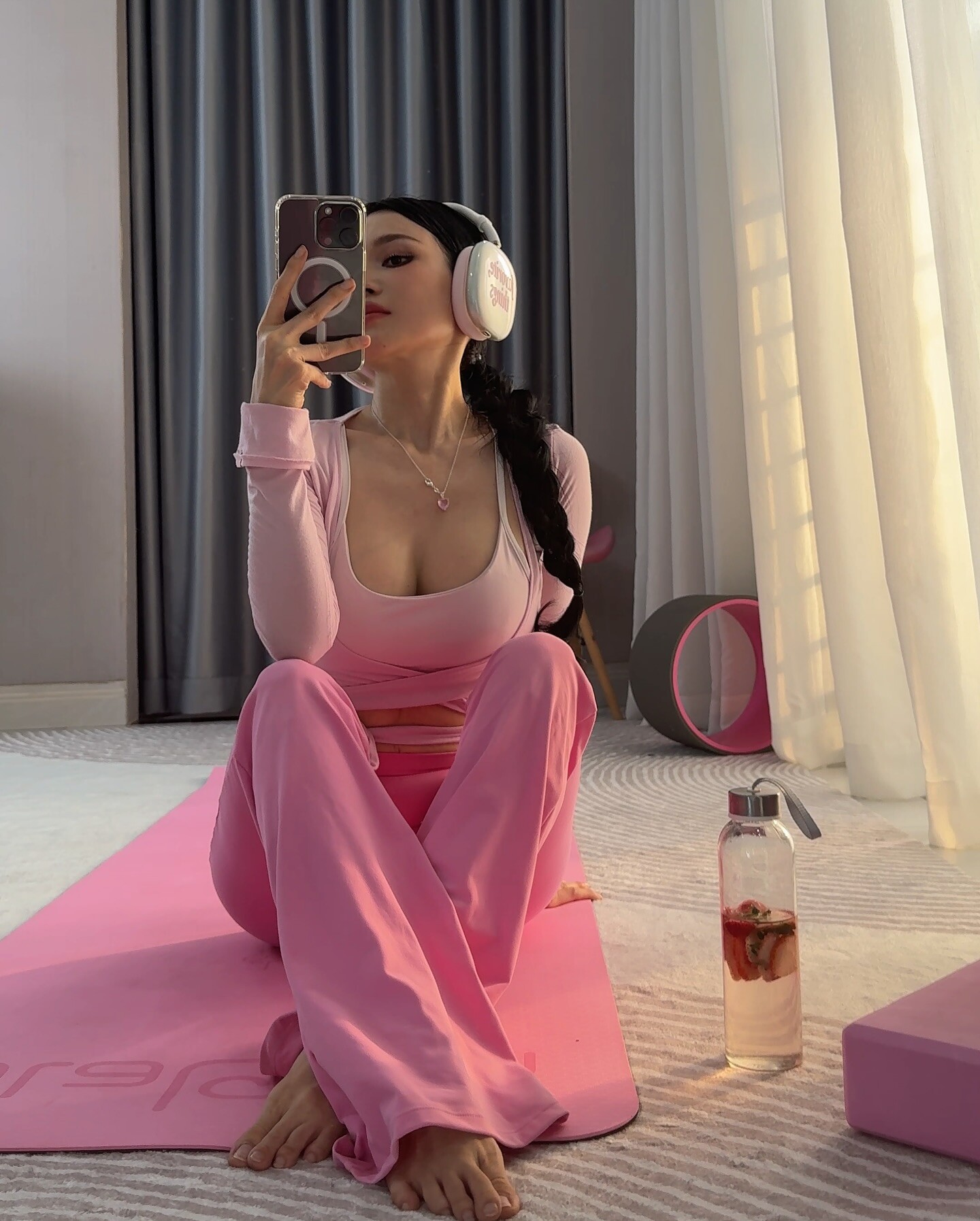 Outfits thể thao ngày hè của sao: Năng động hút ẩm nhưng phải khoe được đường cong hút mắt như thế này! - 16