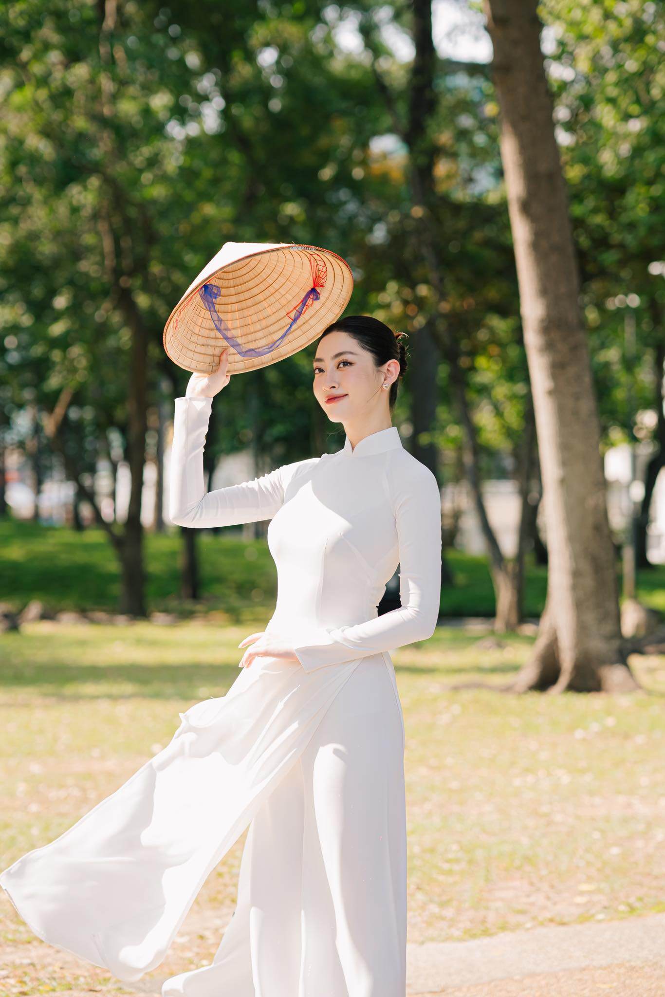 Điểm danh những nàng hậu mừng đại lễ 30/4 - 1/5 với những bộ trang phục giản dị mà hết sức ý nghĩa - 5