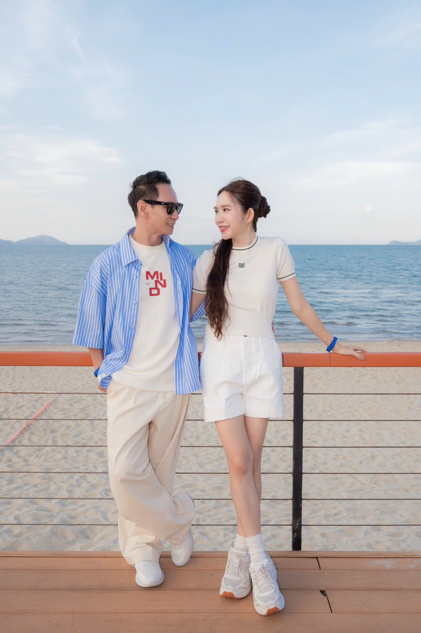 Style đi biển của 3 sao nữ đình đám: Người khoe dáng triệt để với bikini, người &#34;kín cổng cao tường&#34; vẫn gây thương nhớ - 10