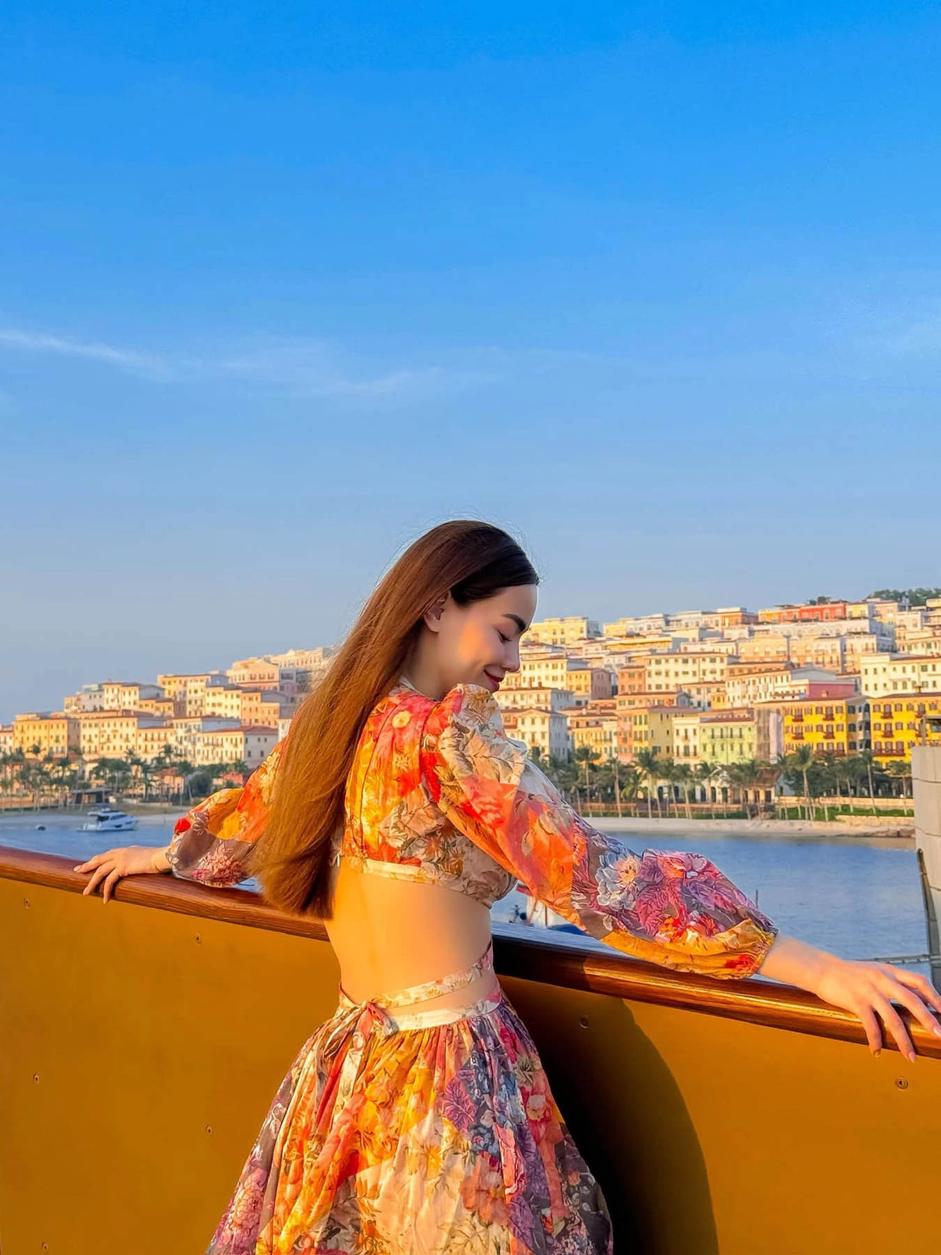 Style đi biển của 3 sao nữ đình đám: Người khoe dáng triệt để với bikini, người &#34;kín cổng cao tường&#34; vẫn gây thương nhớ - 4