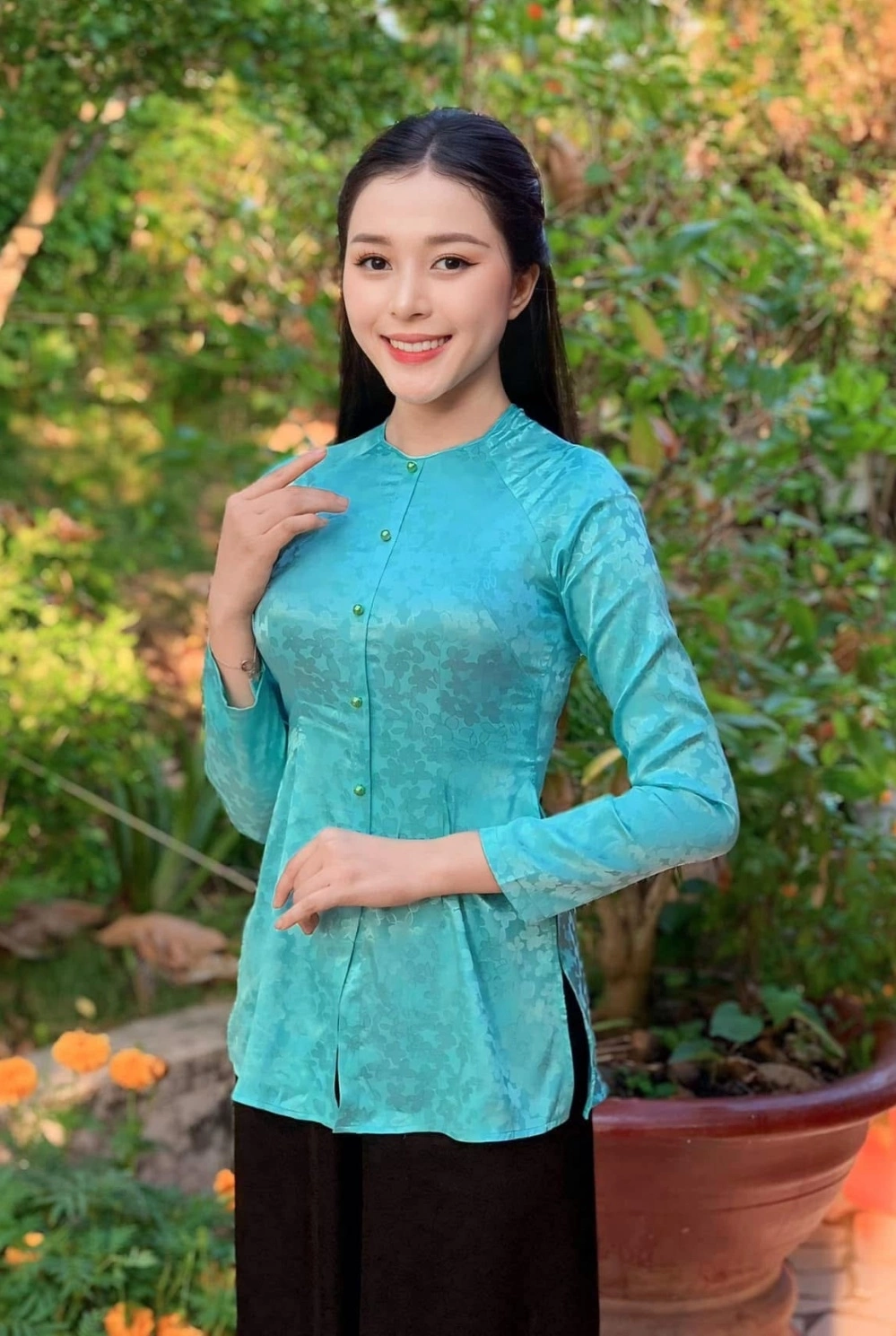 Xuất hiện mỹ nhân tựa như chị em với Đặng Thu Thảo, diện chung một mẫu đầm nhan sắc mười phân vẹn mười - 11