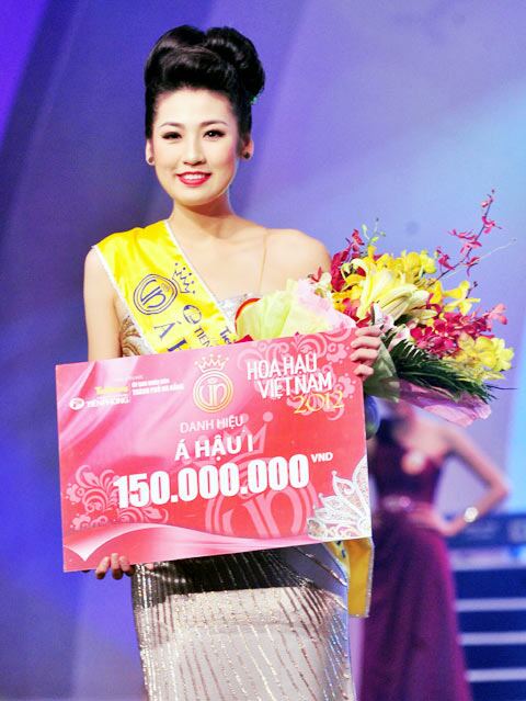 Tú Anh - Huyền My: Hai nàng Á hậu bị đồn &#34;cạch mặt&#34; và cuộc chiến hàng hiệu bất phân thắng bại - 1