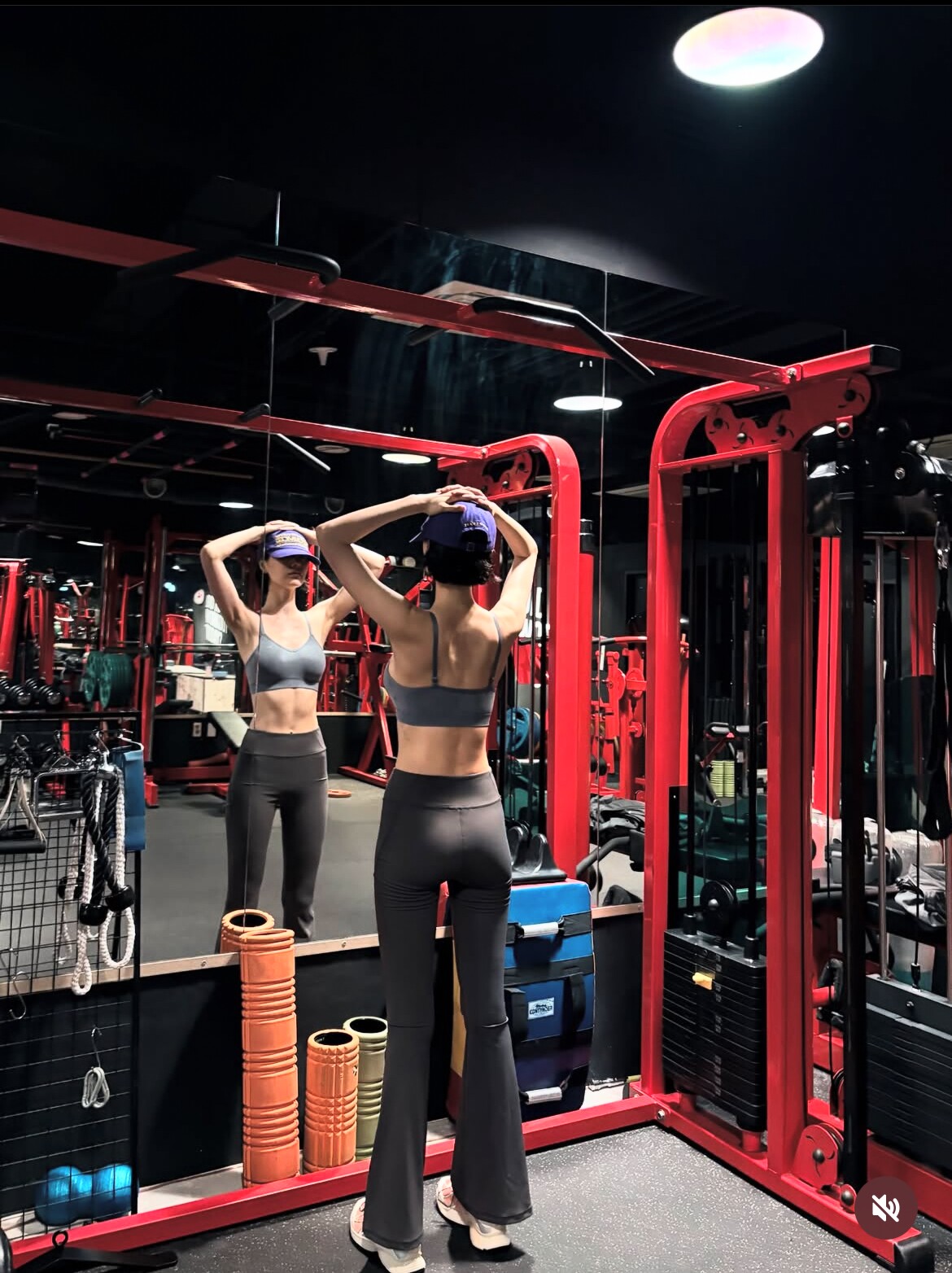 12 lần lọt top đẹp nhất thế giới, được ví như búp bê sống nhưng cô gái này lại gặp &#34;rắc rối&#34; với nhan sắc của chính mình - 6