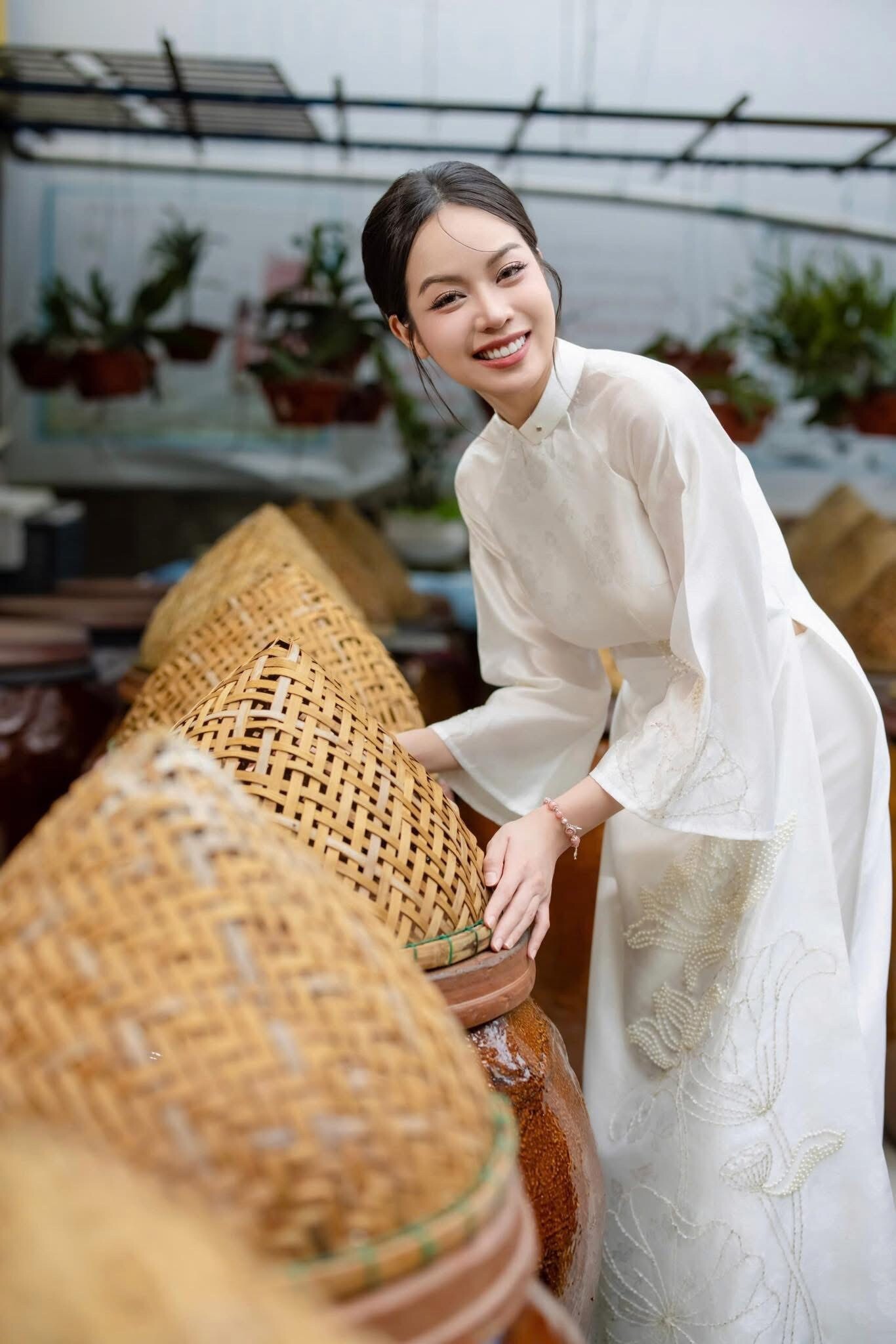 Điểm danh những nàng hậu mừng đại lễ 30/4 - 1/5 với những bộ trang phục giản dị mà hết sức ý nghĩa - 3