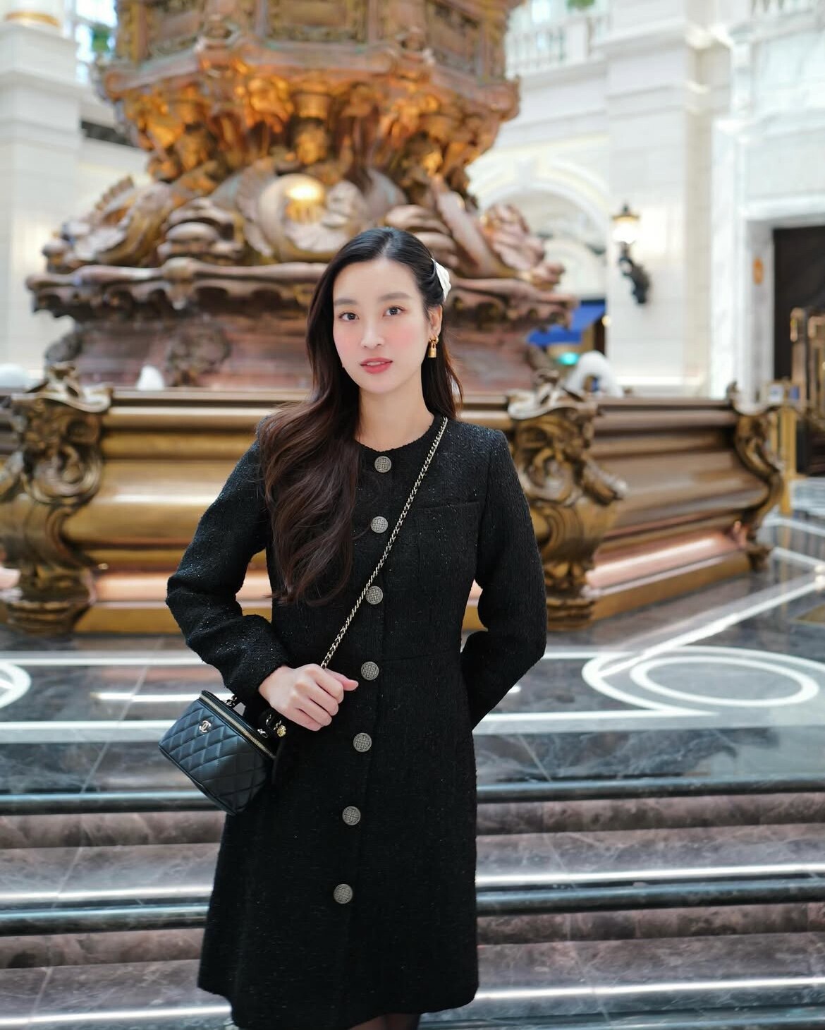 Là phu nhân chủ tịch đời thực nhưng Hoa hậu Đỗ Mỹ Linh vẫn chăm mặc đồ giá rẻ, vẫn đẹp như hàng hiệu xa xỉ - 6