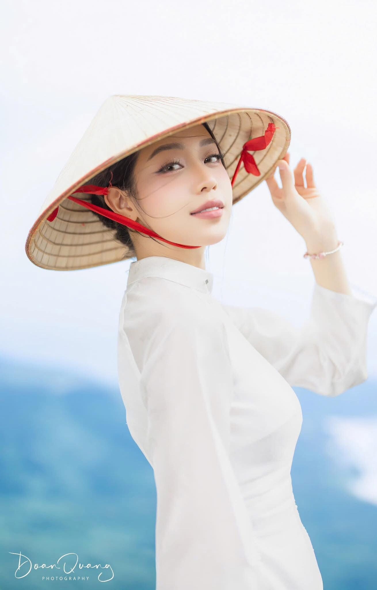 Điểm danh những nàng hậu mừng đại lễ 30/4 - 1/5 với những bộ trang phục giản dị mà hết sức ý nghĩa - 2