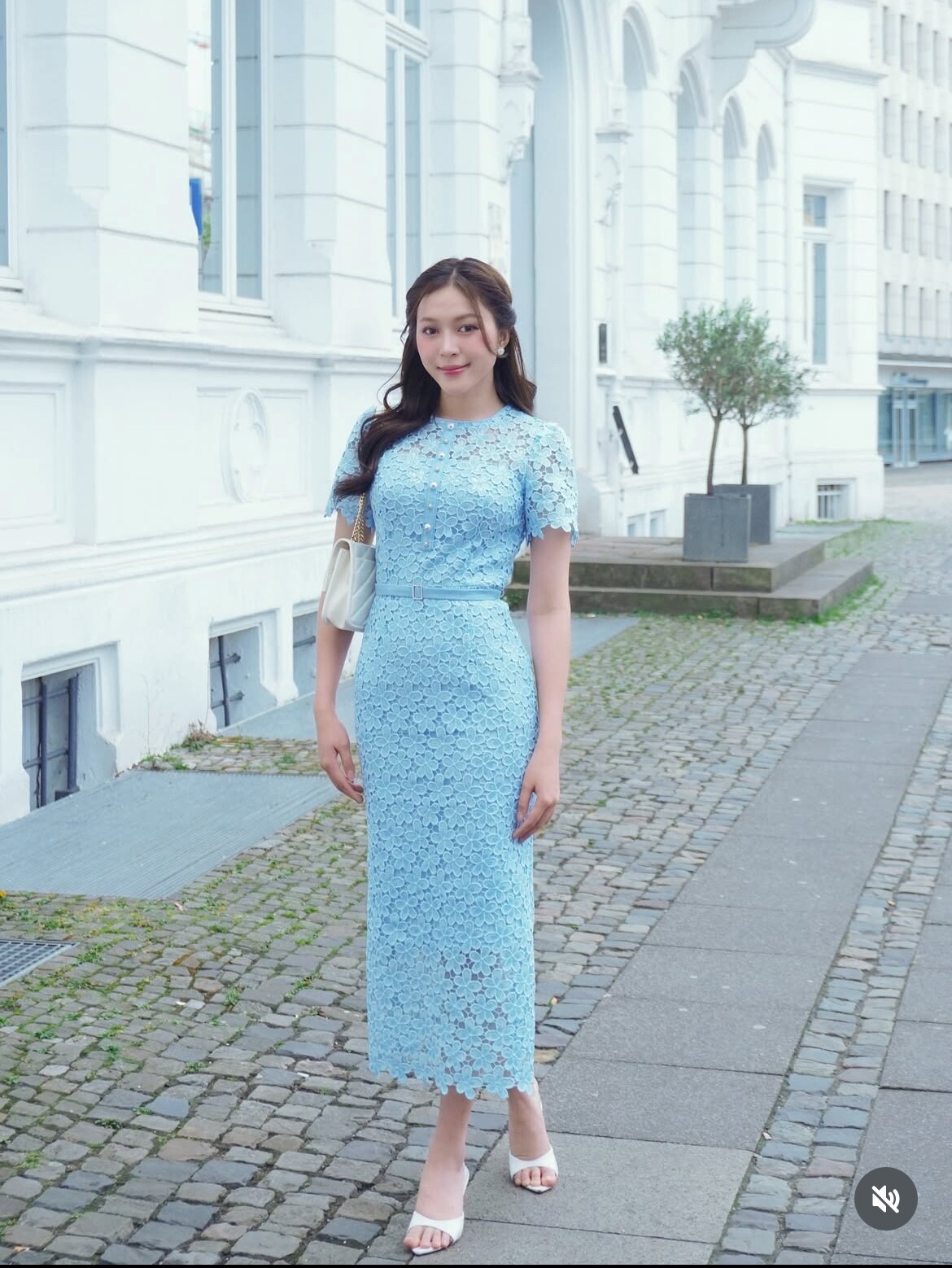 Xuất hiện mỹ nhân tựa như chị em với Đặng Thu Thảo, diện chung một mẫu đầm nhan sắc mười phân vẹn mười - 4