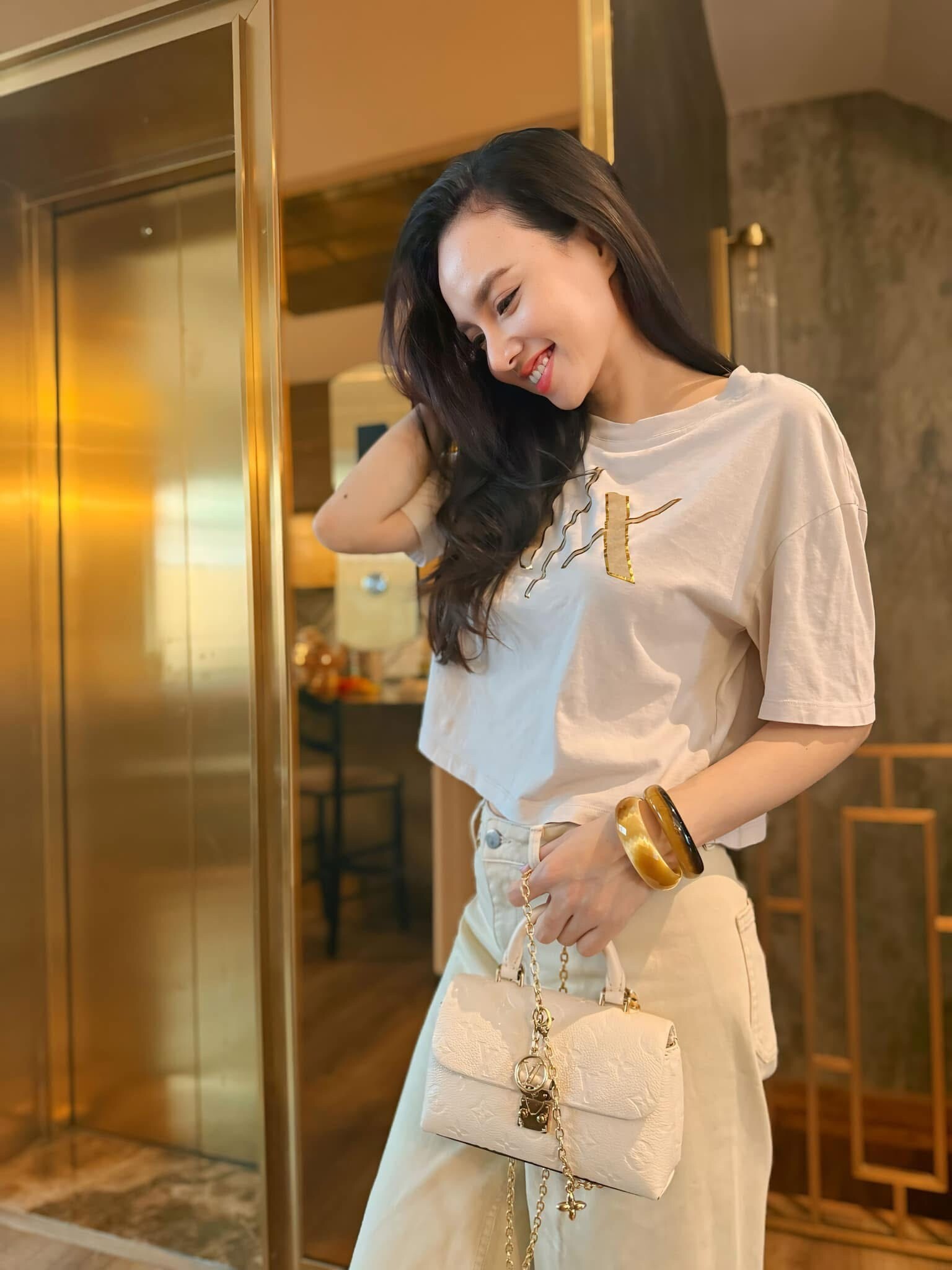 Phong cách thời trang đối lập của hai hậu phương nhà Victor Vũ và Lý Hải - 7