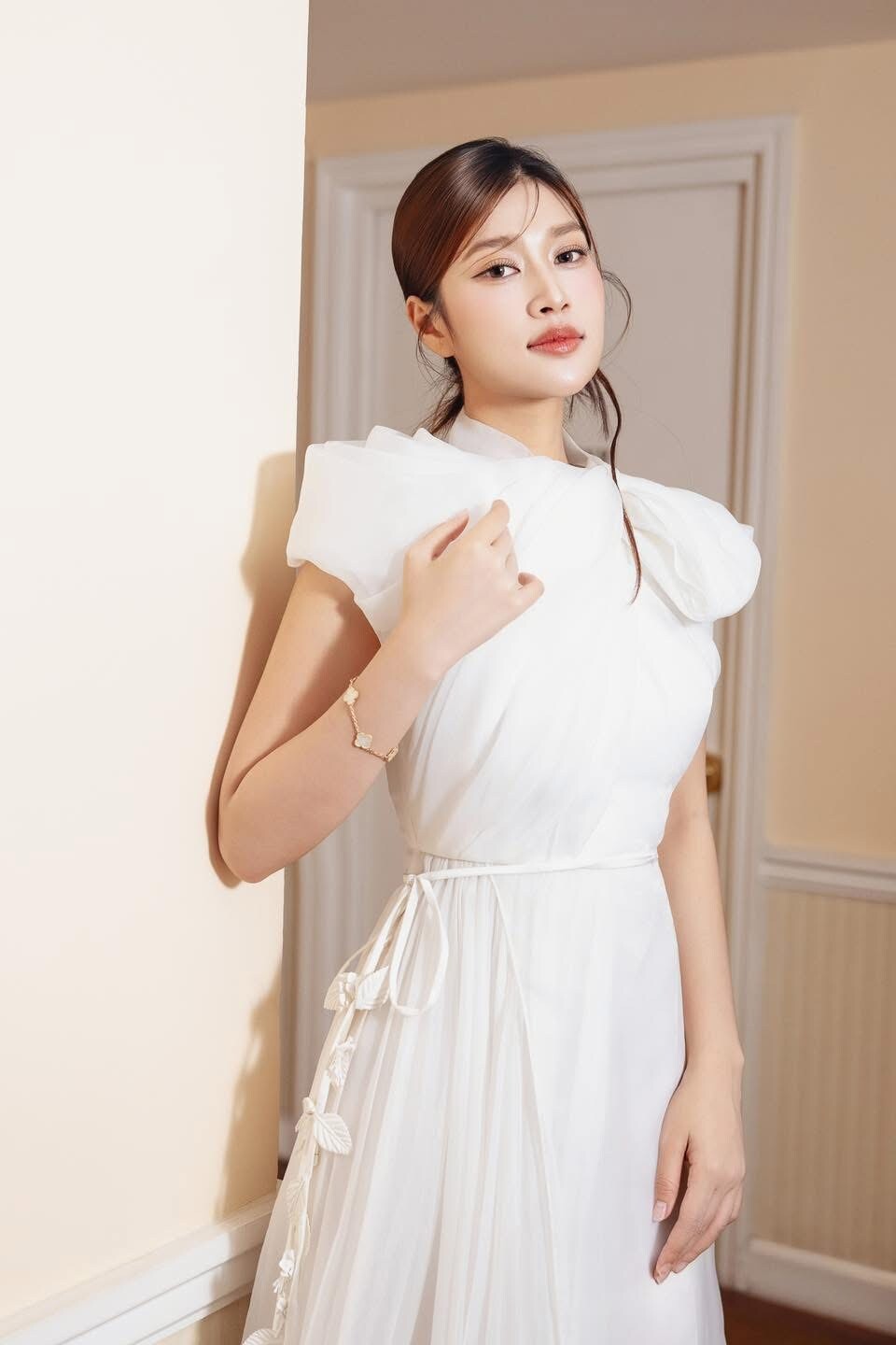 Xôn xao một cặp Hoa hậu thường xuyên mặc đụng hàng, như ngầm khẳng định diện đồ đôi - 6