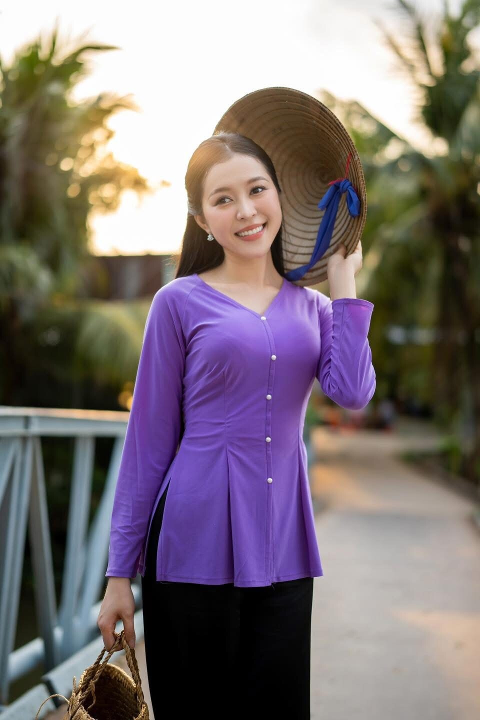 Điểm danh những nàng hậu mừng đại lễ 30/4 - 1/5 với những bộ trang phục giản dị mà hết sức ý nghĩa - 14