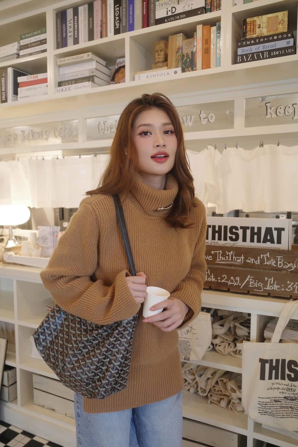 Xôn xao một cặp Hoa hậu thường xuyên mặc đụng hàng, như ngầm khẳng định diện đồ đôi - 4