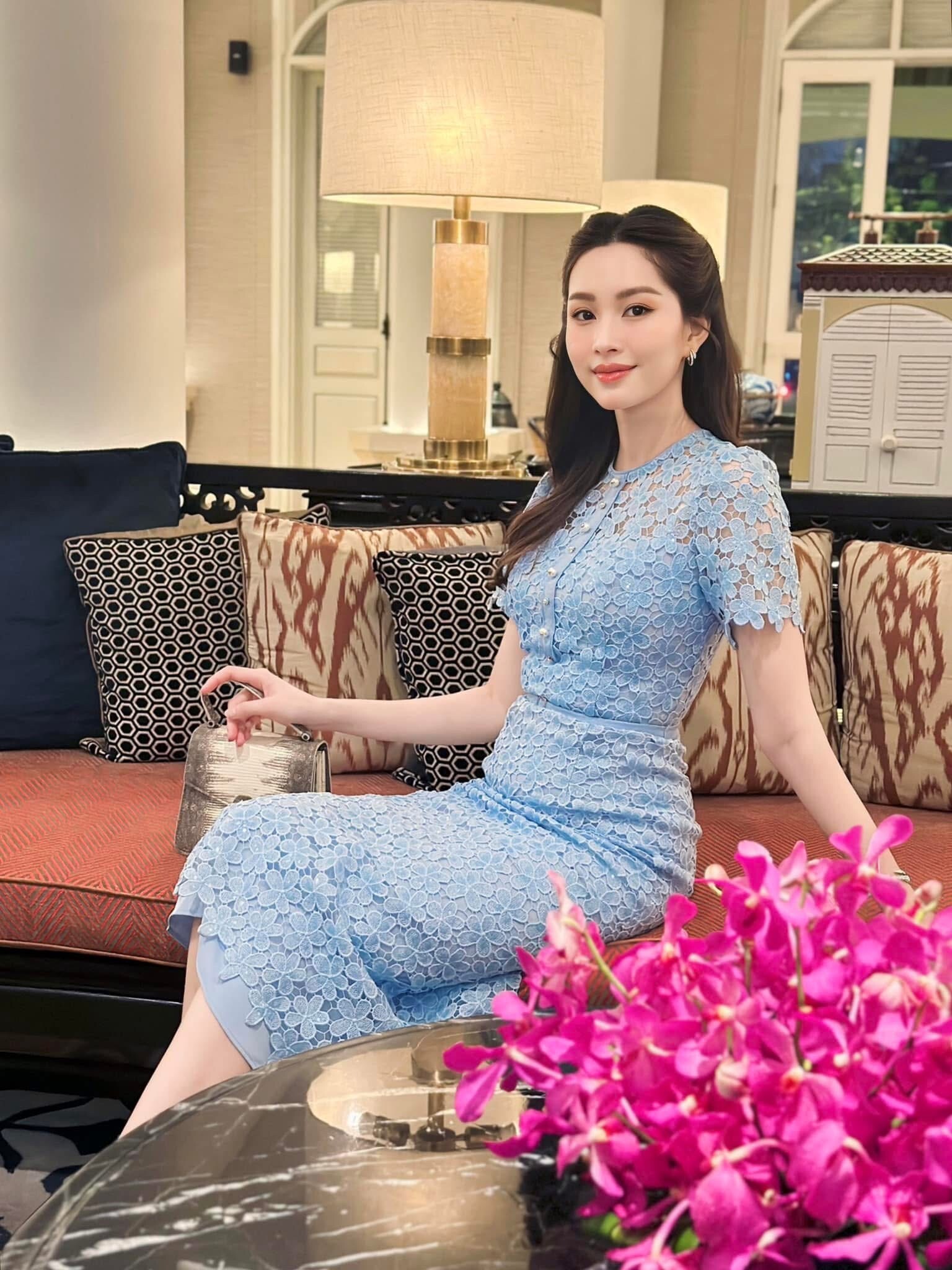 Xuất hiện mỹ nhân tựa như chị em với Đặng Thu Thảo, diện chung một mẫu đầm nhan sắc mười phân vẹn mười - 1