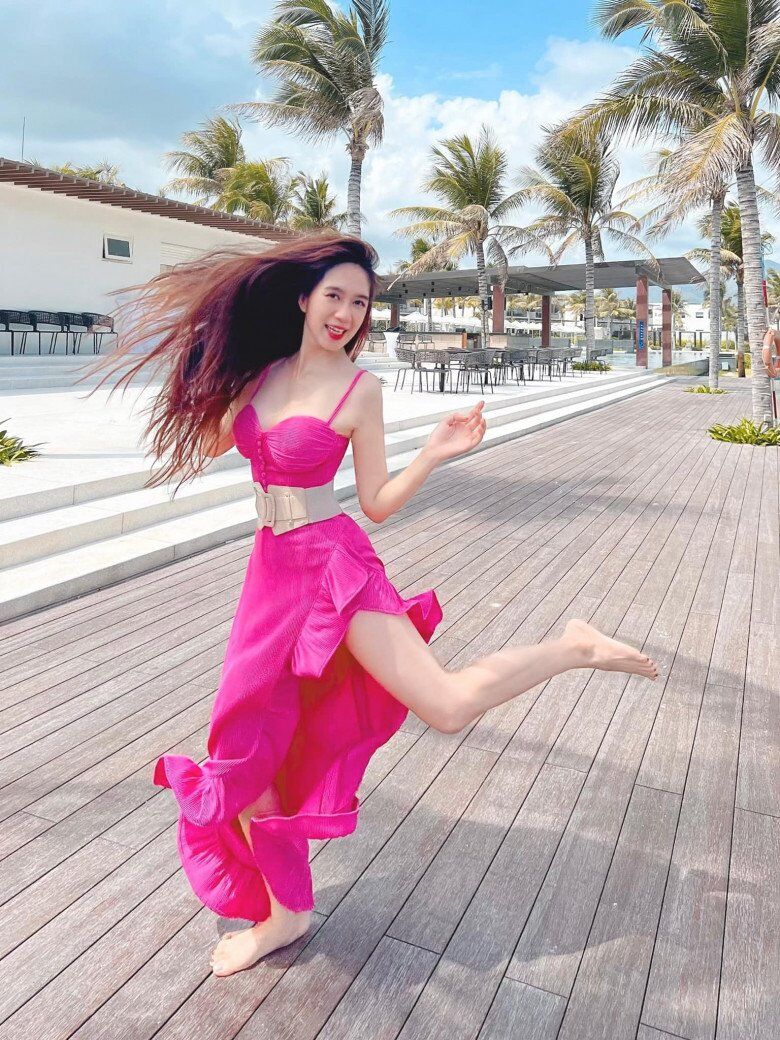 Style đi biển của 3 sao nữ đình đám: Người khoe dáng triệt để với bikini, người &#34;kín cổng cao tường&#34; vẫn gây thương nhớ - 11