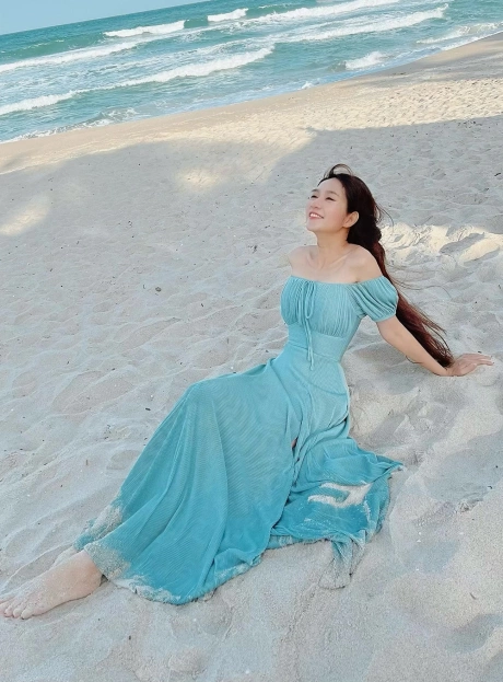 Style đi biển của 3 sao nữ đình đám: Người khoe dáng triệt để với bikini, người &#34;kín cổng cao tường&#34; vẫn gây thương nhớ - 12