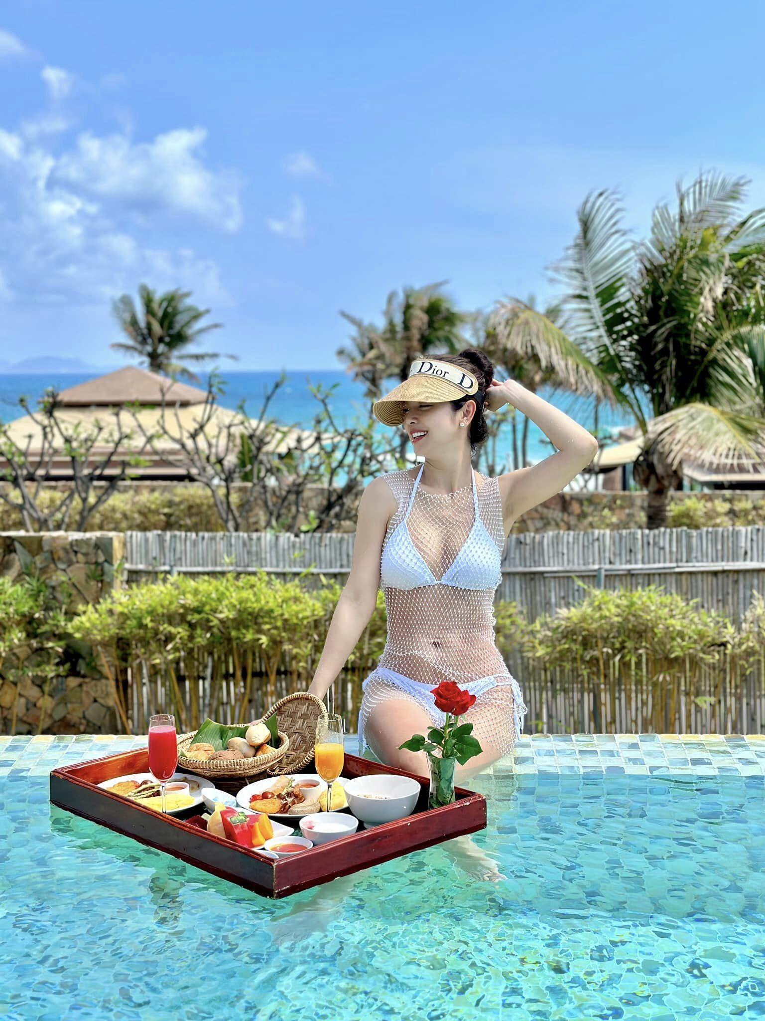 Style đi biển của 3 sao nữ đình đám: Người khoe dáng triệt để với bikini, người &#34;kín cổng cao tường&#34; vẫn gây thương nhớ - 6