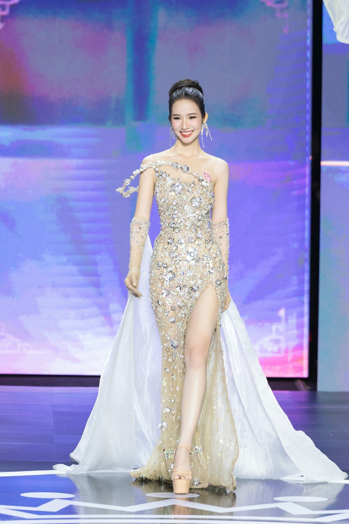 5 mỹ nhân có cơ hội trở thành tân Hoa hậu Việt Nam: Có MC, nữ quân nhân, ai cũng xinh đẹp và cực giỏi - 4