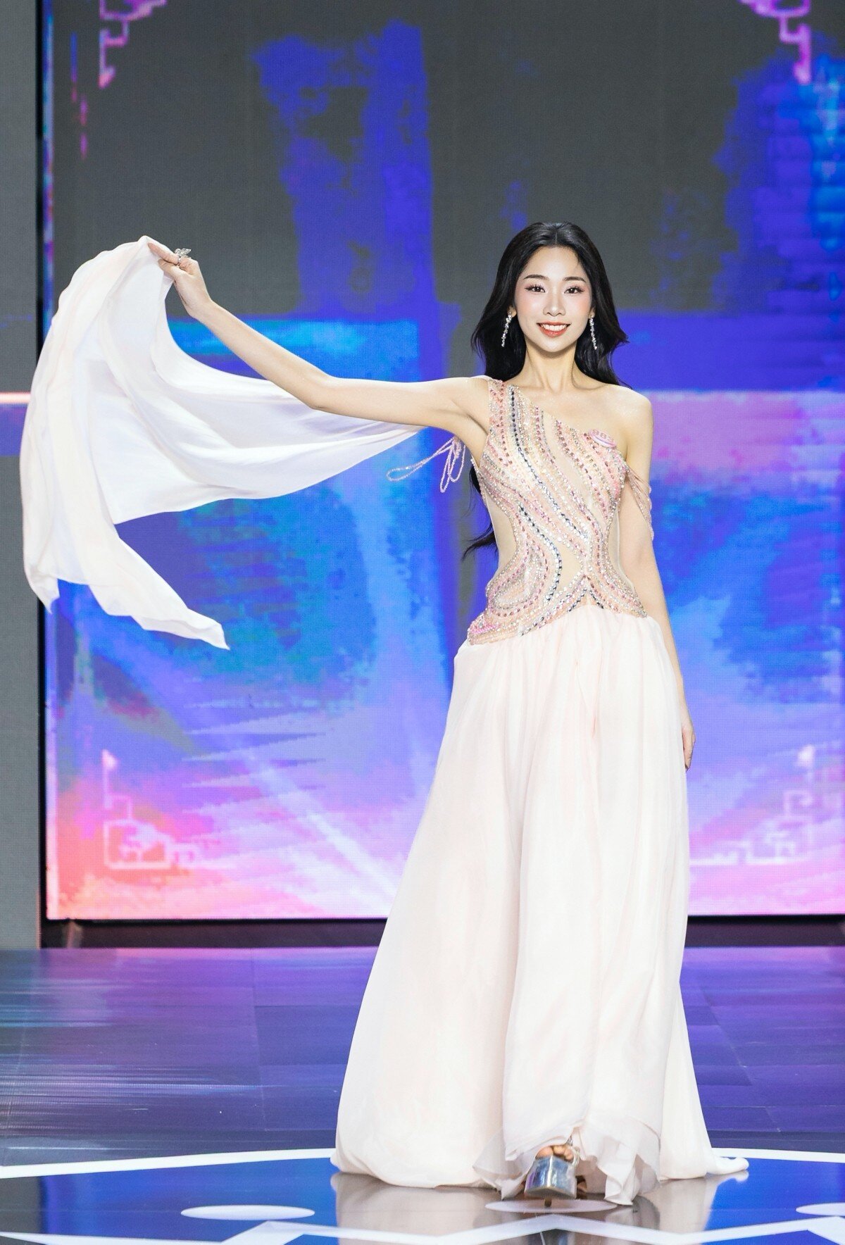 5 mỹ nhân có cơ hội trở thành tân Hoa hậu Việt Nam: Có MC, nữ quân nhân, ai cũng xinh đẹp và cực giỏi - 6