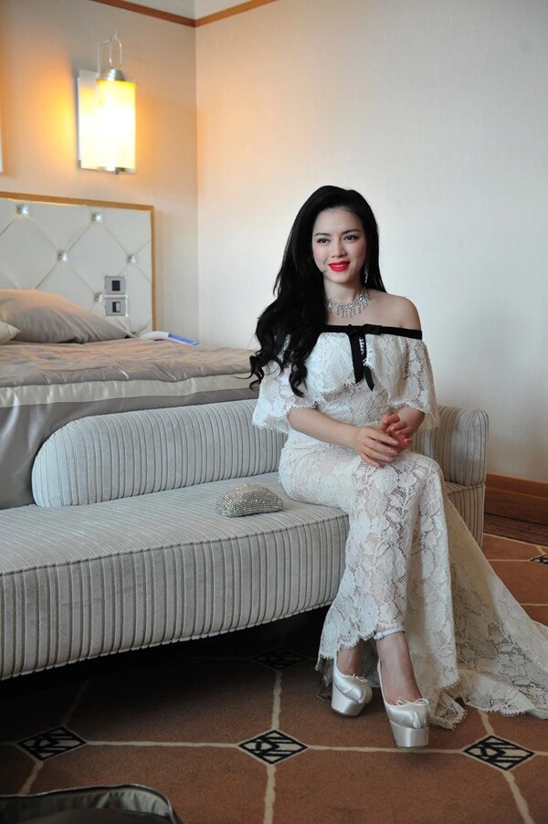 Lý Nhã Kỳ &#34;đụng&#34; Thư Kỳ, Phạm Băng Băng: Gu thời trang song hành cùng các biểu tượng quốc tế - 14