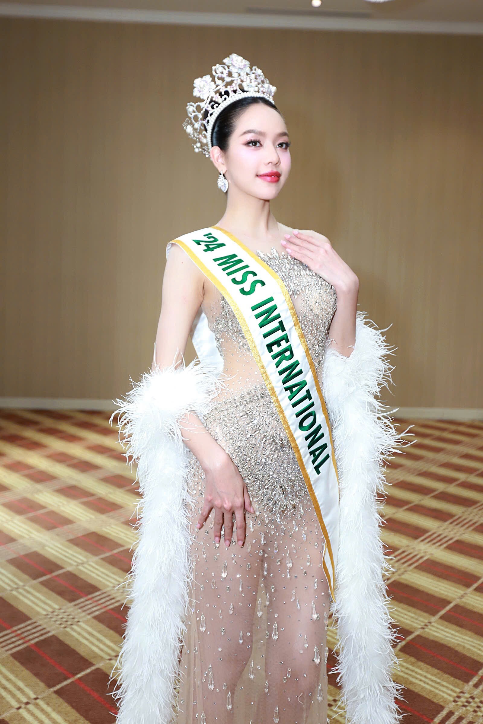 Nàng hậu quốc tế kiếm tiền tỷ vẫn mặc đồ giá vài trăm ngàn đồng, tích góp xây nhà báo hiếu bố mẹ - 1