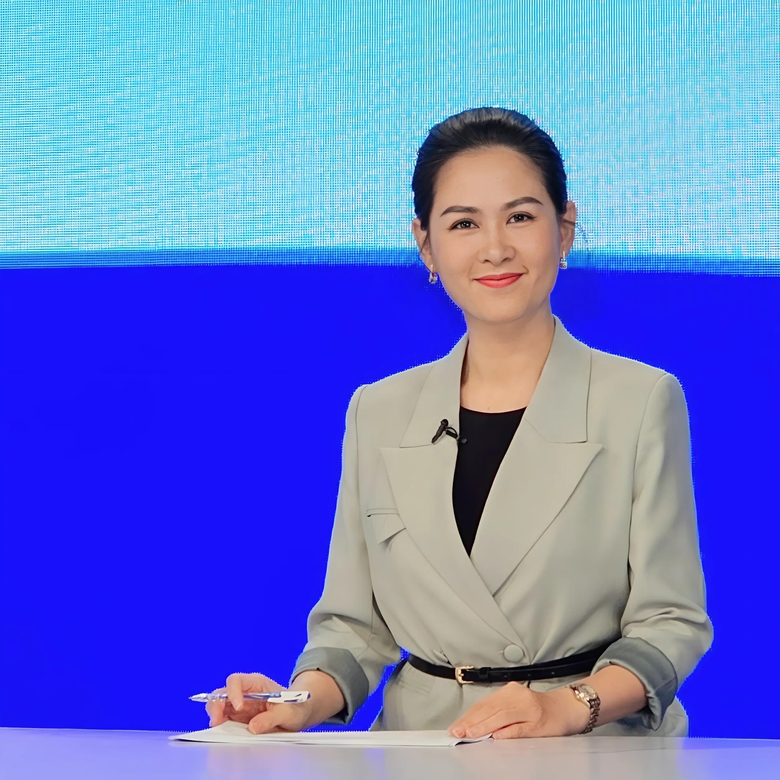Nữ phóng viên hot MXH với pha xử lý tinh tế trong buổi diễu binh, đoạt giải nhất cuộc thi nhan sắc, từng dẫn Thời sự 19h - 10