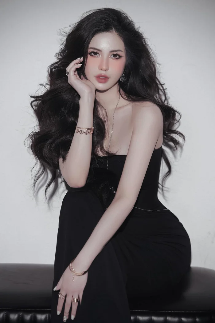 Vợ cũ Việt Anh U40 lên đồ vẫn trẻ như gái đôi mươi, được khen quyến rũ không kém Ngọc Trinh - 2