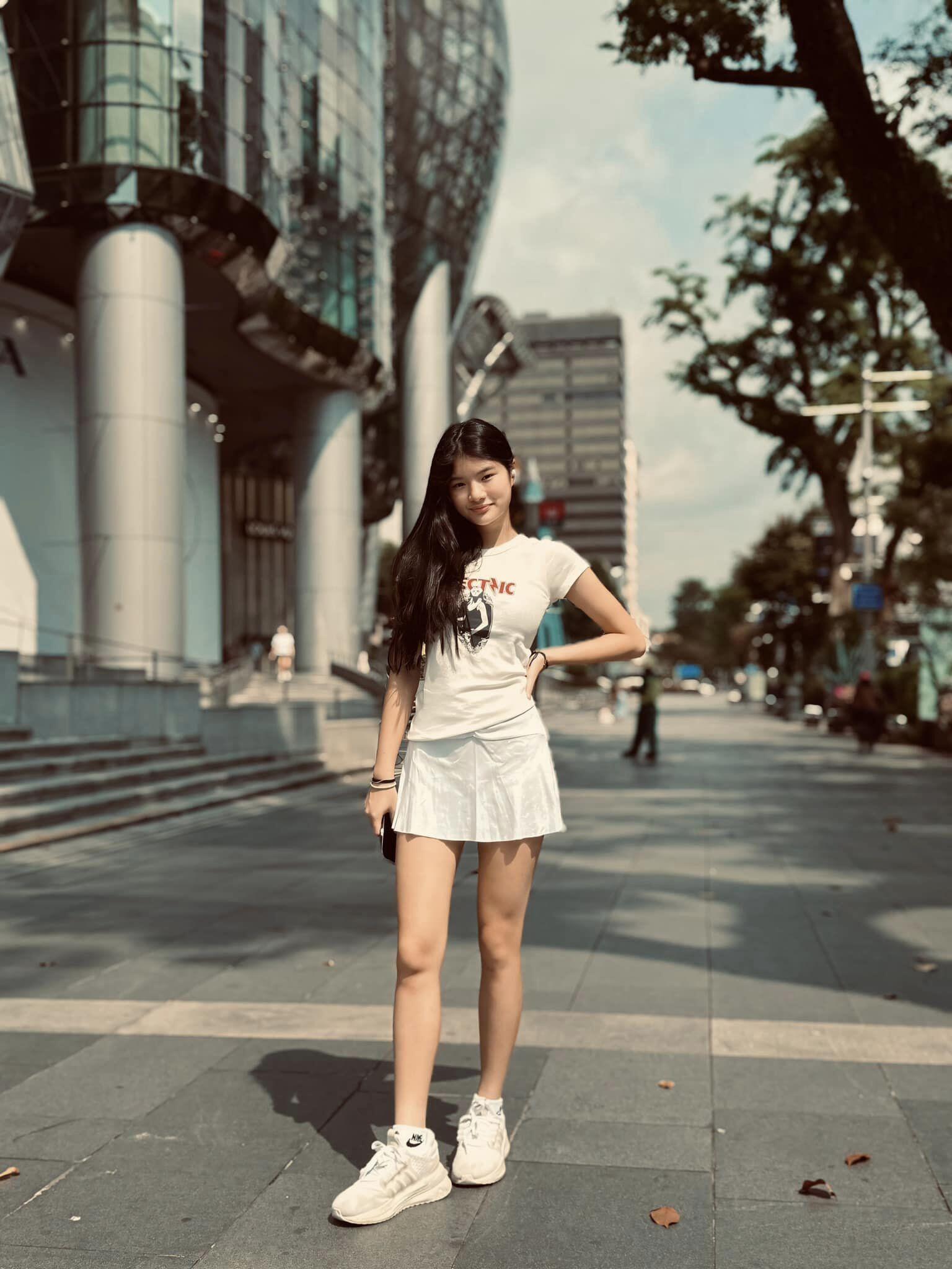 Con gái cưng nhà Trương Ngọc Ánh ăn gì mà dáng như mỹ nhân, 17 tuổi cao hơn 1,7m, được khuyên thi hoa hậu - 15