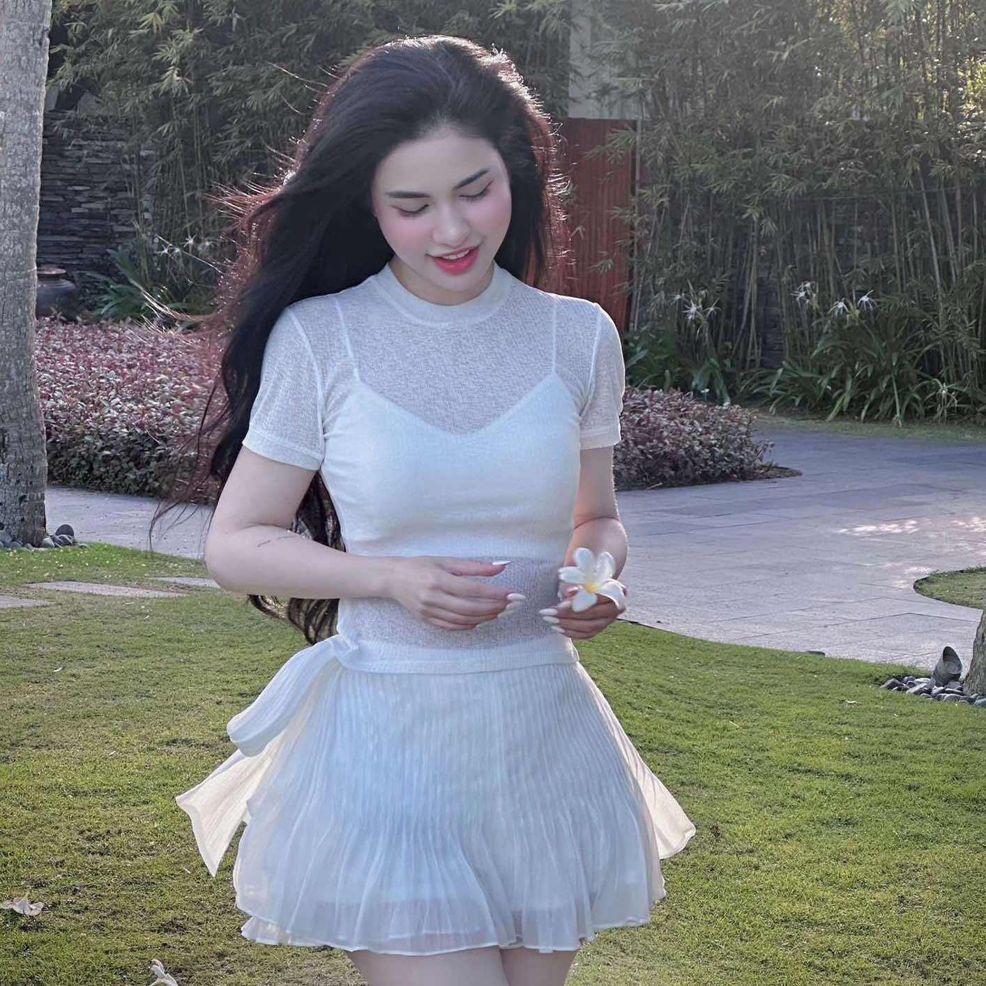 Vợ cũ Việt Anh U40 lên đồ vẫn trẻ như gái đôi mươi, được khen quyến rũ không kém Ngọc Trinh - 14