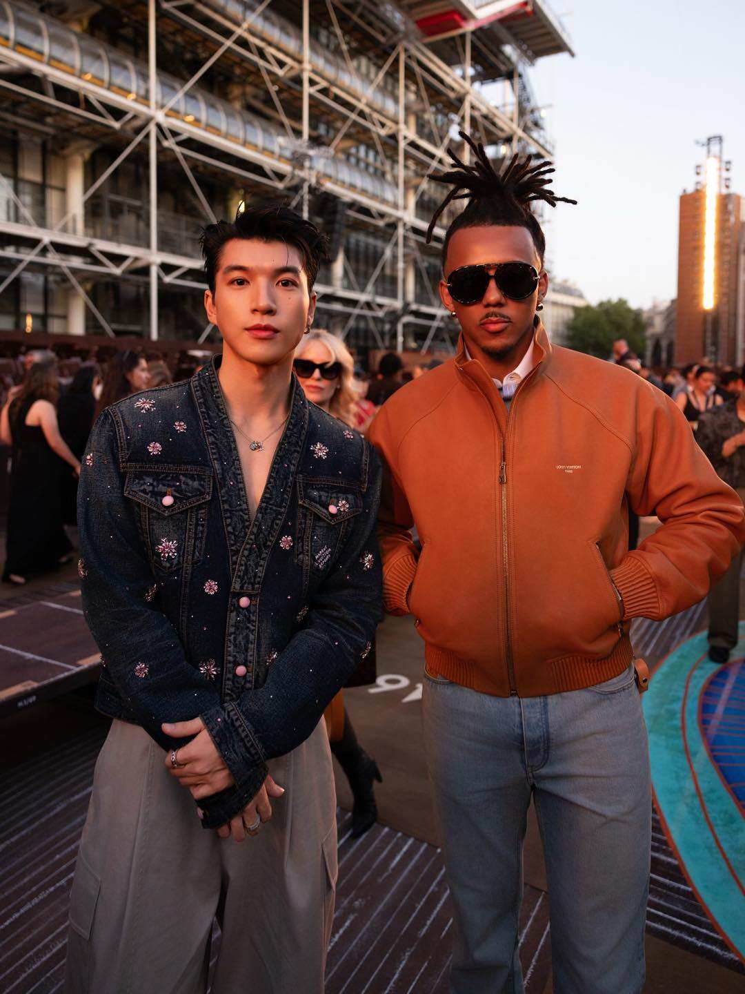 HIEUTHUHAI diện cây đồ gần 300 triệu ngồi hàng đầu cùng Beyoncé và dàn sao quốc tế trong show thời trang ở Pháp - 4