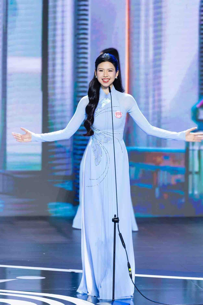 Giao diện như &#34;đúc cùng một khuôn&#34; của hai mẹ con thí sinh Hoa Hậu Việt Nam khiến dân mạng trầm trồ - 6